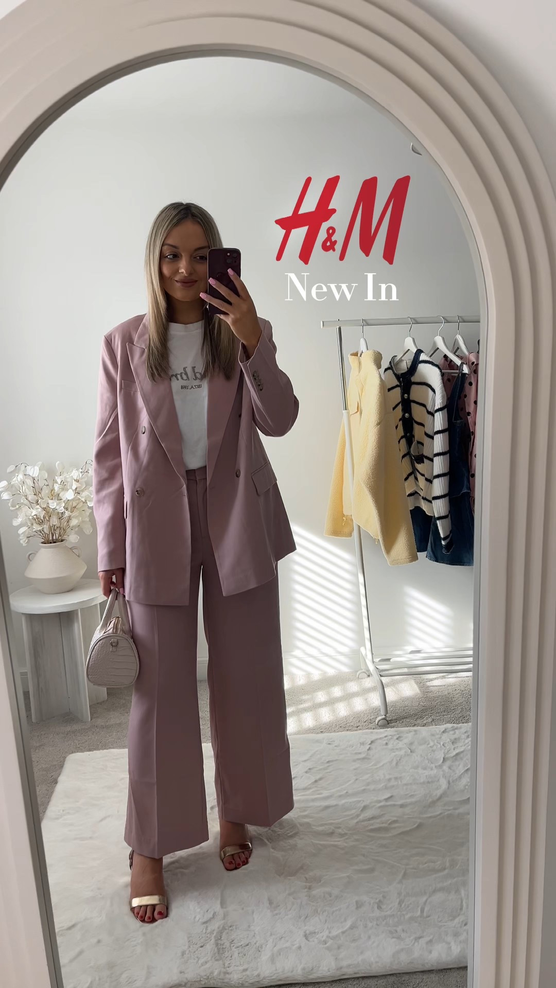 H&M - New In Spring Haul 🤍🌸

I’m obsessed with this pink blazer and trouser set for spring 💕 And this polka dot top is such a cute option for a classic jeans and a nice top look. I love these jeans so much I have them in so many colours!

Also, how gorgeous is the polka dot top and trousers co-ord? It’s perfect for spring days or a holiday, styled with heels or sandals ✨



#LTKuk #LTKeurope #LTKspring
