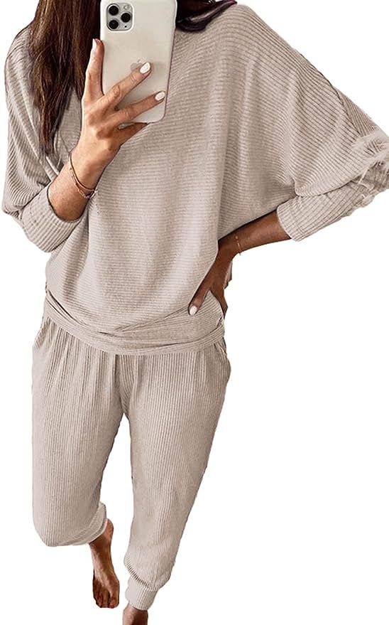 PRETTYGARDEN Women's 2 Piece Sweatsuit Solid Color Long Sleeve Pullover Long Pants Tracksuit | Amazon (US)