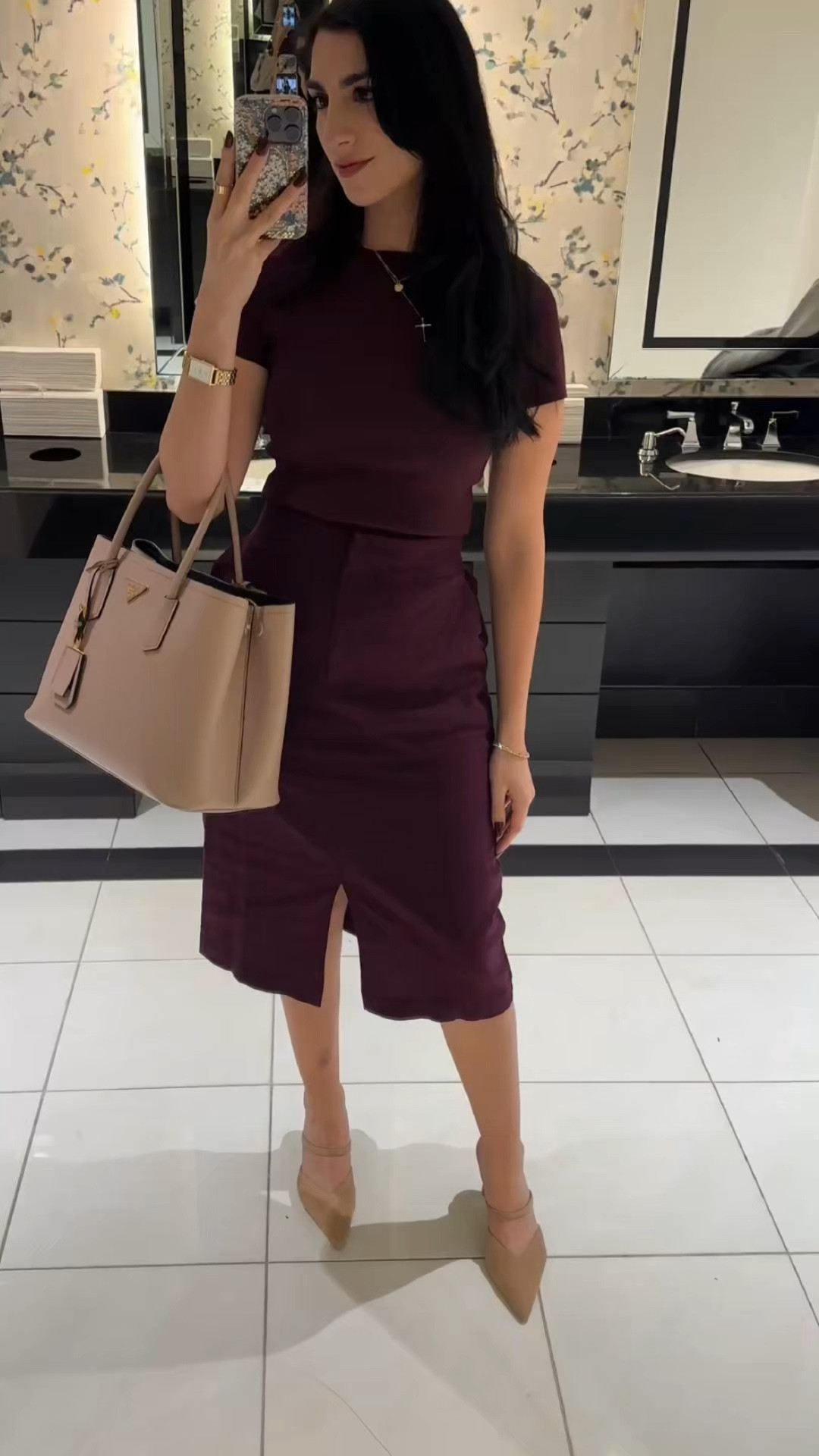 Burgundy outfit
Monochromatic look
Monochrome outfit

Universal standard skirt
Linen pencil skirt
Corporate look
Dolce vita heels kanika
Forever 21 sweater top 

Work outfits
Hourglass outfits
Dark winter color analysis 