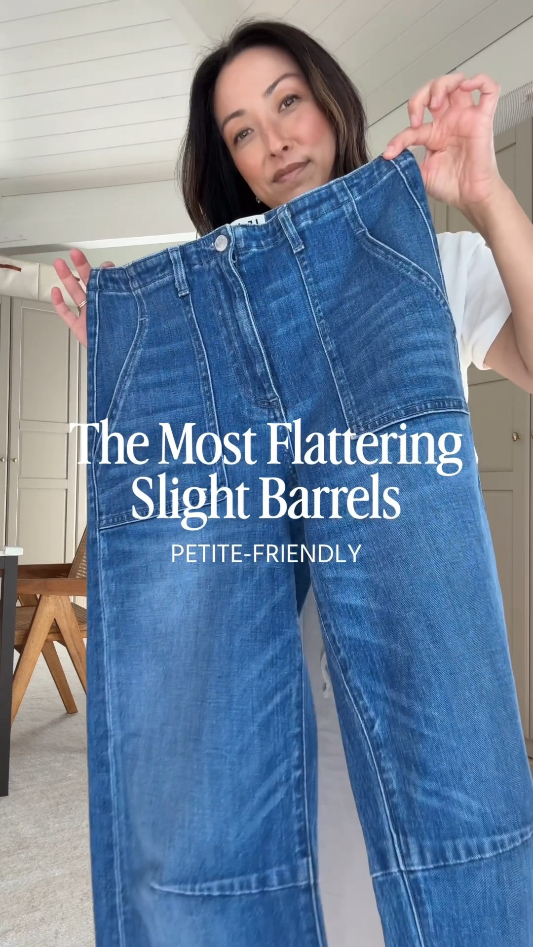 Incredible slight barrel jeans. Perfect dark blue denim wash for fall. Petite friendly, and very flattering.

Le Jean utility barrels size 25
Everlane tee  medium
Quince alpaca sweater extra small
Loeffler Randall ballet flats 5
Quince crescent, sling bag
Dorsey Cecilia earrings 3.4
Dorsey James necklace 15 inch