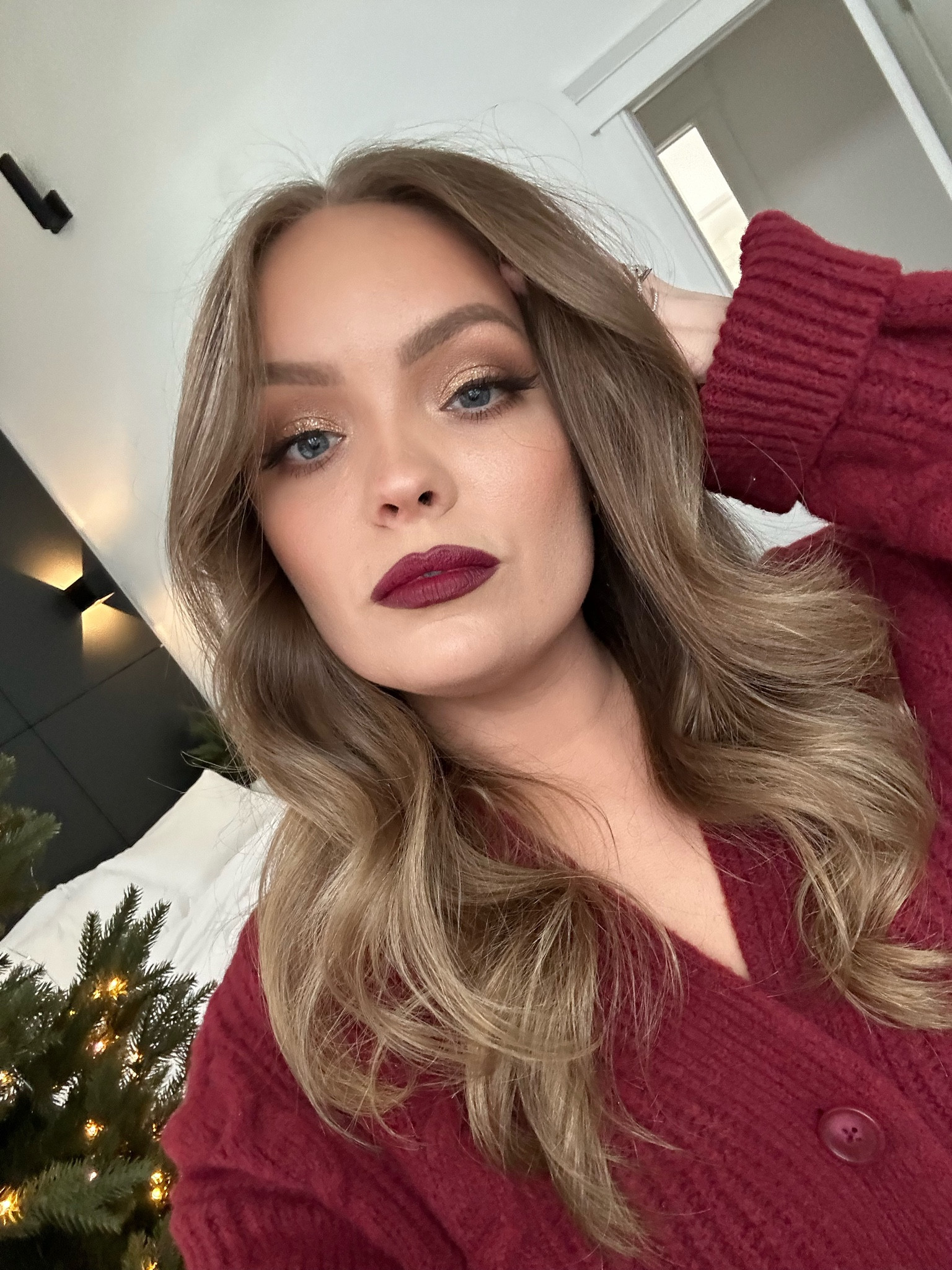 Classic gold Christmas makeup ✨

#LTKBeauty #LTKSeasonal #LTKHoliday