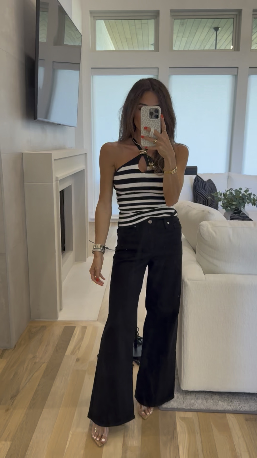 Wide leg jeans size 00 on sale black jeans fit so well! Date night outfit

#LTKPetite #LTKSaleAlert #LTKootd