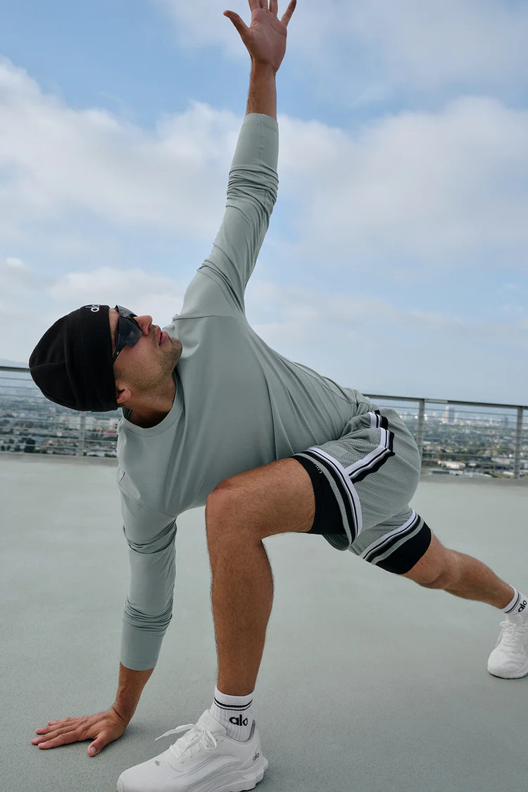 Conquer Reform Crewneck Long Sleeve | Alo Yoga (US)