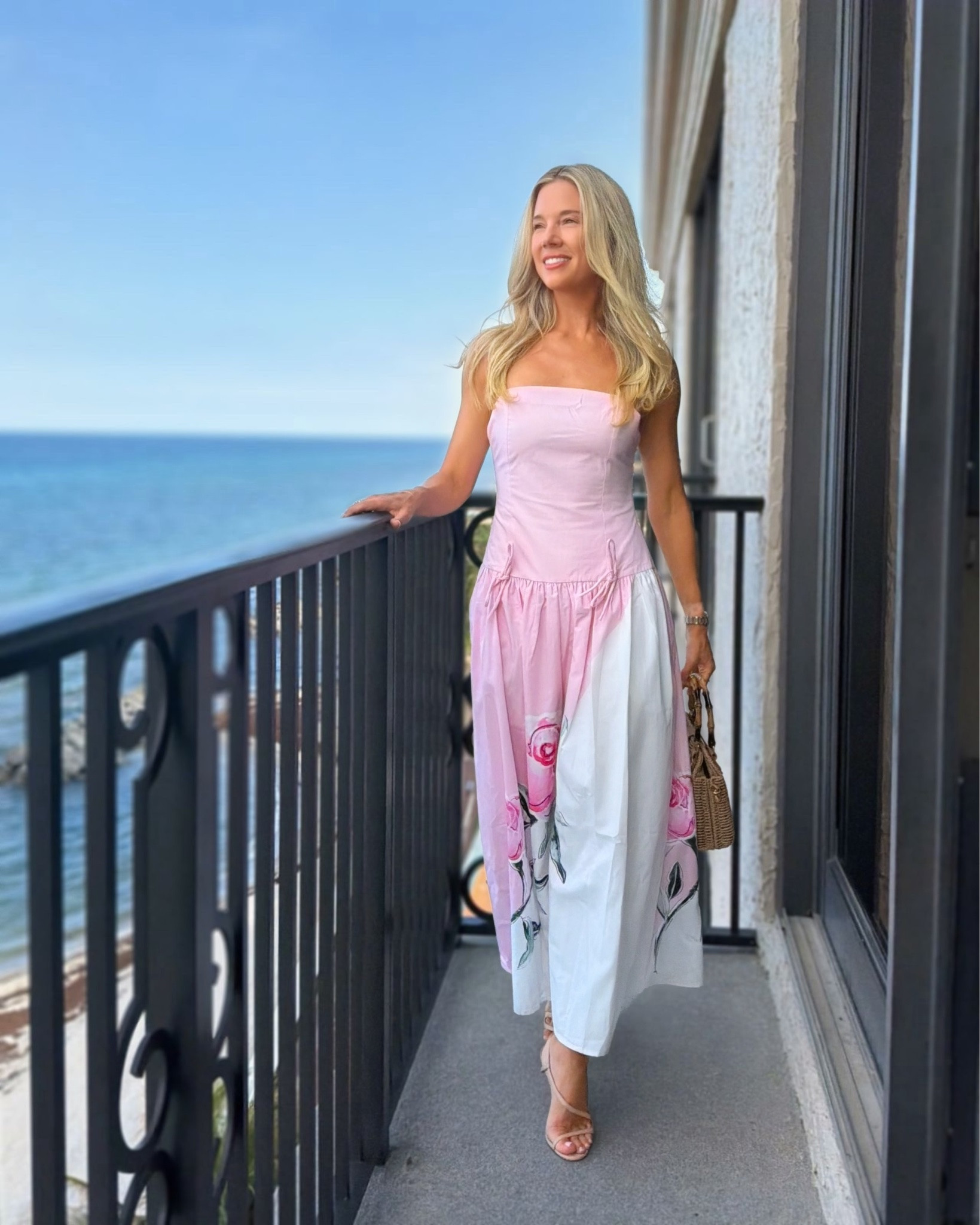✨If the dress says yes, I’m going.✨

@beyondbyvera  #ad #fashionbff #roseandgreyfashion #wearthedress #summerstyle @thebreakers