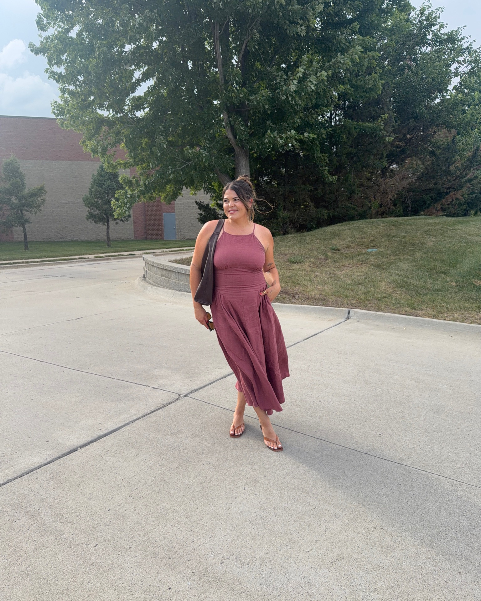 The dress I wore for our anniversary dinner! So lightweight and comfortable! I’m wearing an XL. This is my favorite color right now. @abercrombie 

Midsize, size 12, size 14, mom style, curvy outfit ￼