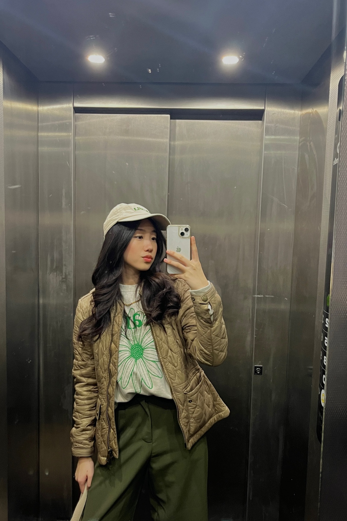 Going for a sporty look this fall? Here are some of the best staples that you MUST have in your wardrobe! 

I use my Burberry quilted jacket all the time during fall because it’s just so cosy! Paired with a sweatshirt underneath and it’s just a perfecy match! 

Links below for exact & similar products 🍃


#LTKworkwear #LTKSeasonal #LTKGiftGuide