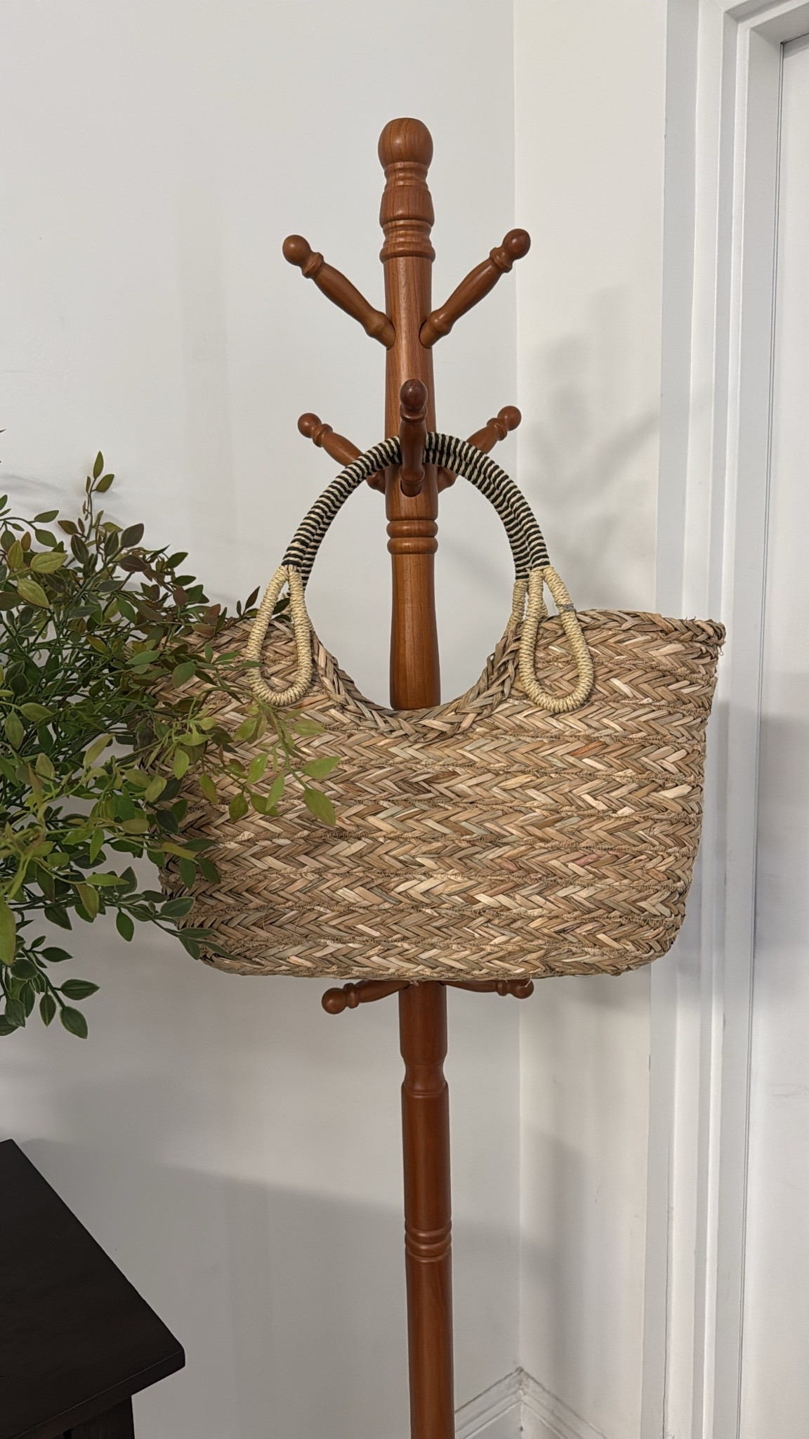 Straw tote bag