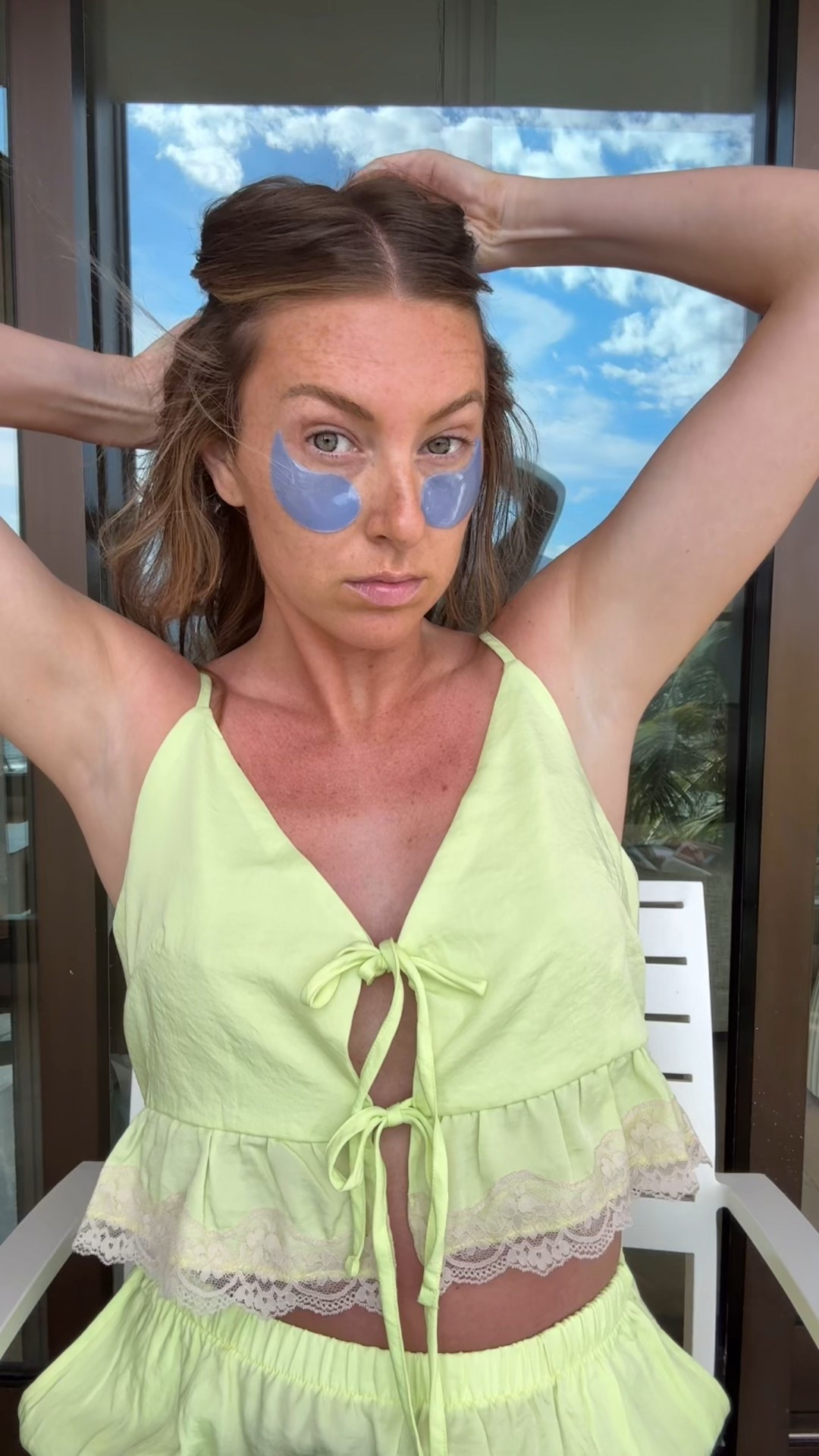 My 5-min vacation makeup! 

Sunscreen: DreamBeam sunlit
Glowy primer: Starglow 
Contour stick: shade 3
Under eye brightener: light-medium 
Shadow palette: 001 universal 
Concealer: 5.5
Setting powder: sugar cookie 
Powder bronzer: spiced chai 
Powder blush; spice gal
Lip liner: cheeky chat 
Lipstick: creme cup 
Setting spray: the matte one 
