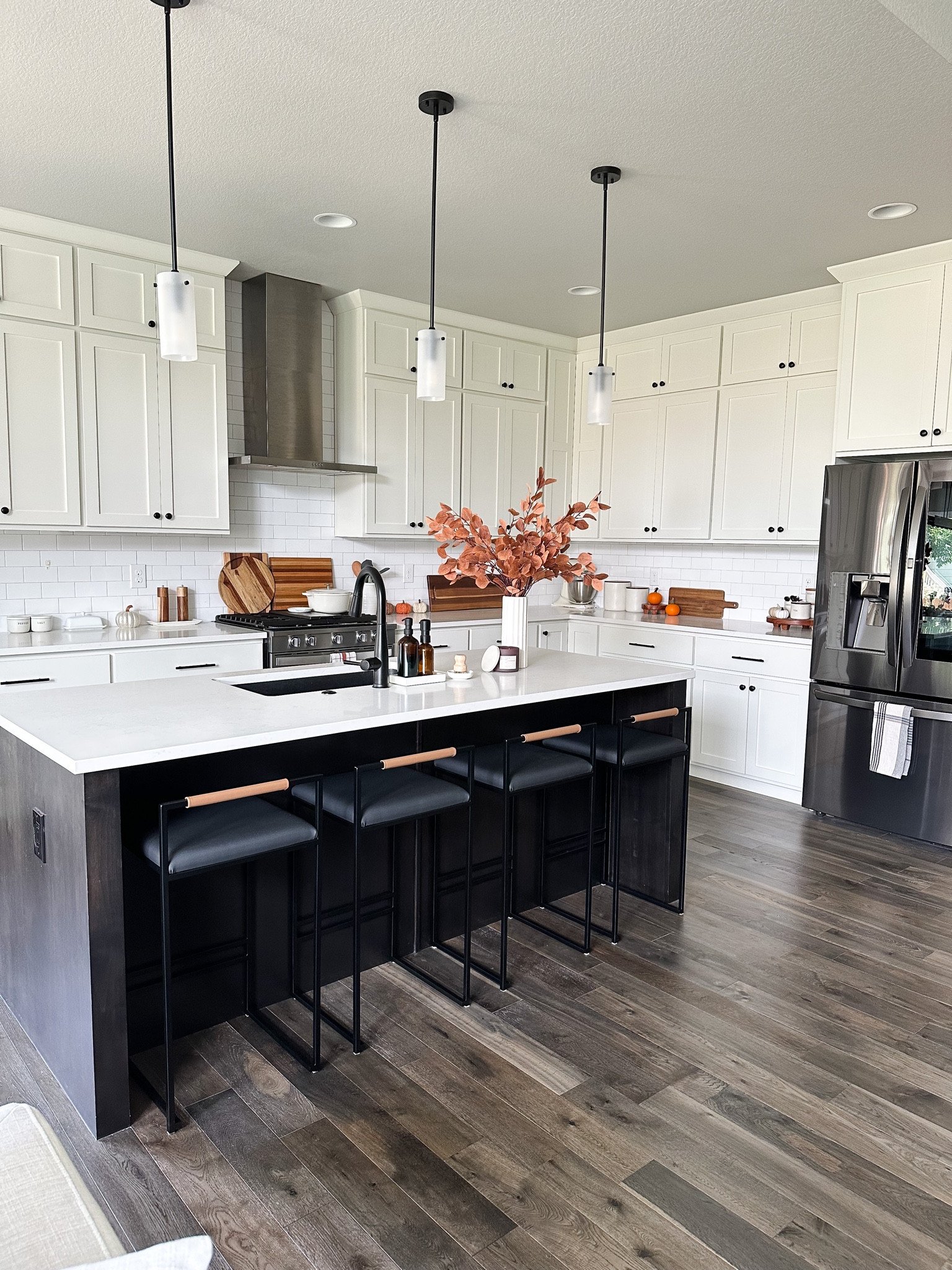 Linking my kitchen decor and fall pieces!

Home decor, fall decor, fall stem, pumpkin, bar stool, kitchen, fall kitchen

#LTKSeasonal #LTKhome #LTKstyletip