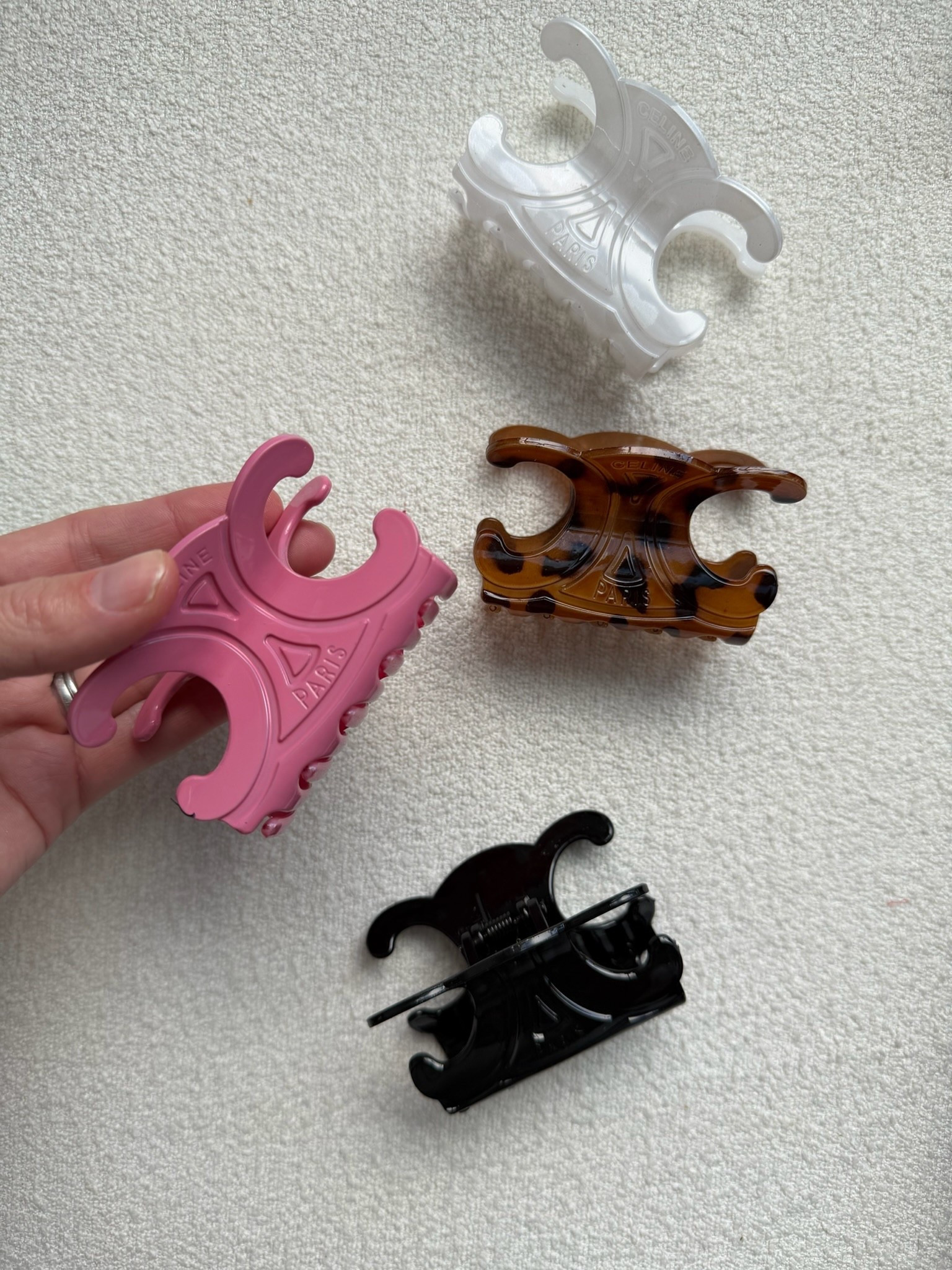 Claw clips are so popular right now and I found an amazing quiet luxury dupe from
Amazon!!

#LTKmomlife #LTKBeauty #LTKgrwm