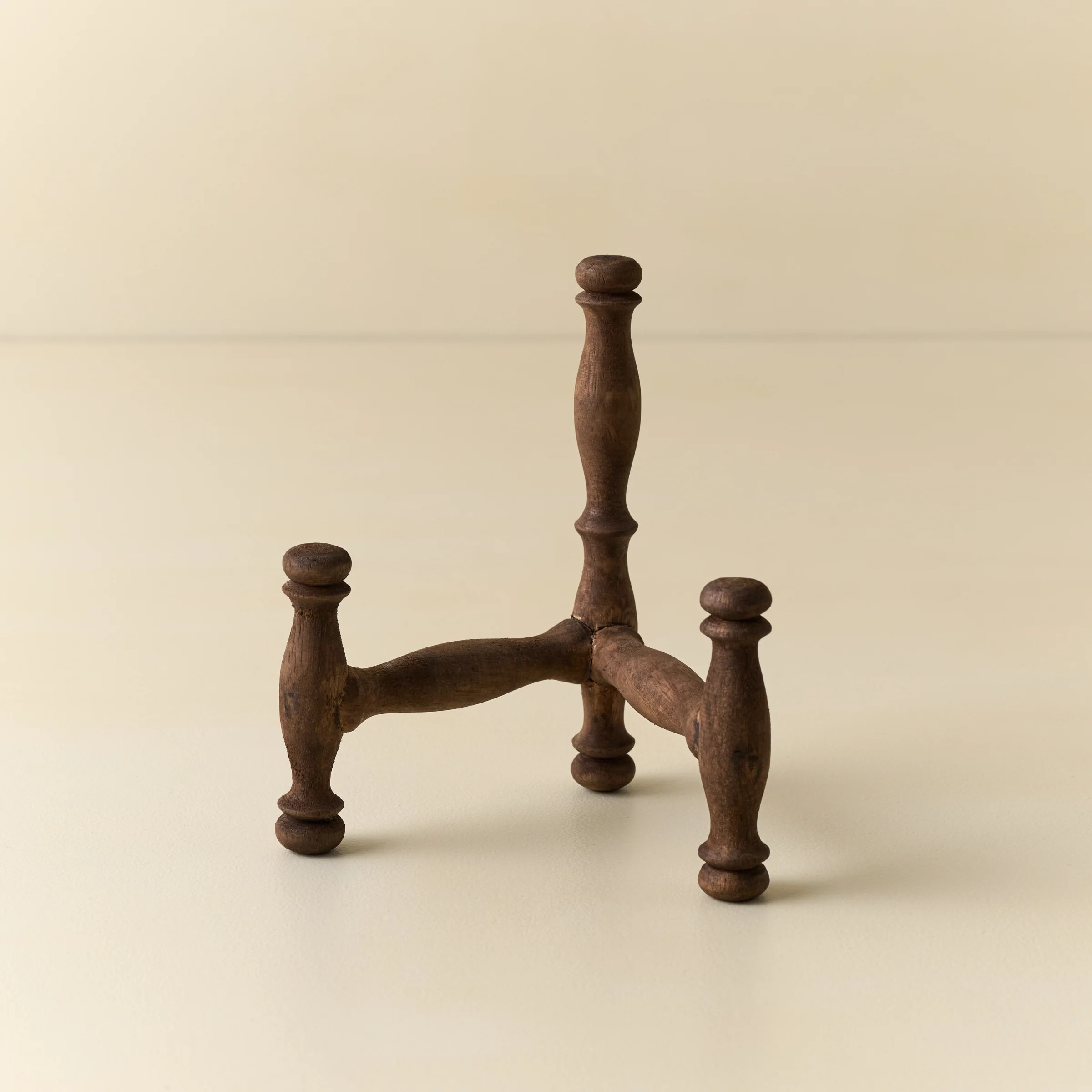 Harrison Antiqued Wood Photo Easel | Magnolia