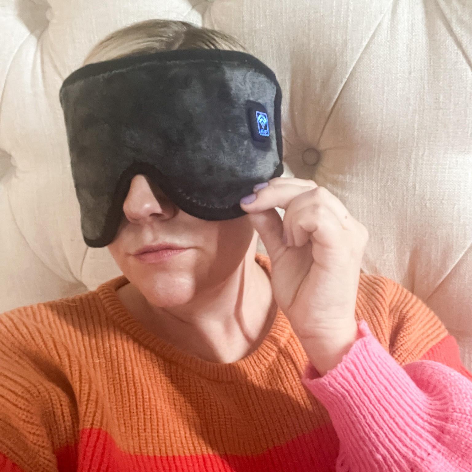 I call this look Sinus Pressure Chic 😆 But seriously, as Spring approaches and all the allergies, I LOVE this heated mask. No heating in the microwave because it’s a plug-in via a USB. 

It also works great for depuffing or if you have a headache. 