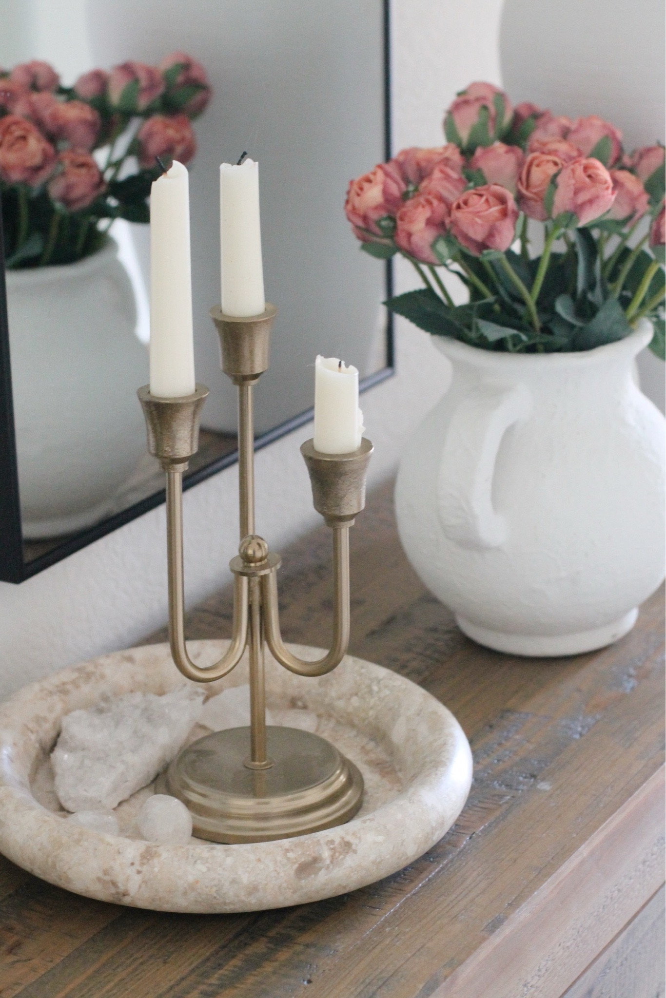 
Spring entryway decorating ideas
Neutral tones 
Modern organic 
Flowers and stems 
Roses, magnolia, eucalyptus
Vintage vase
Stone elements
Long mirrors
Wood console
Gold candelabra
Dried faux roses realistic 
Candle wall sconce
White vases
Black and white entryway
Crystals and stones 


#LTKHome #LTKSeasonal #LTKFindsUnder50