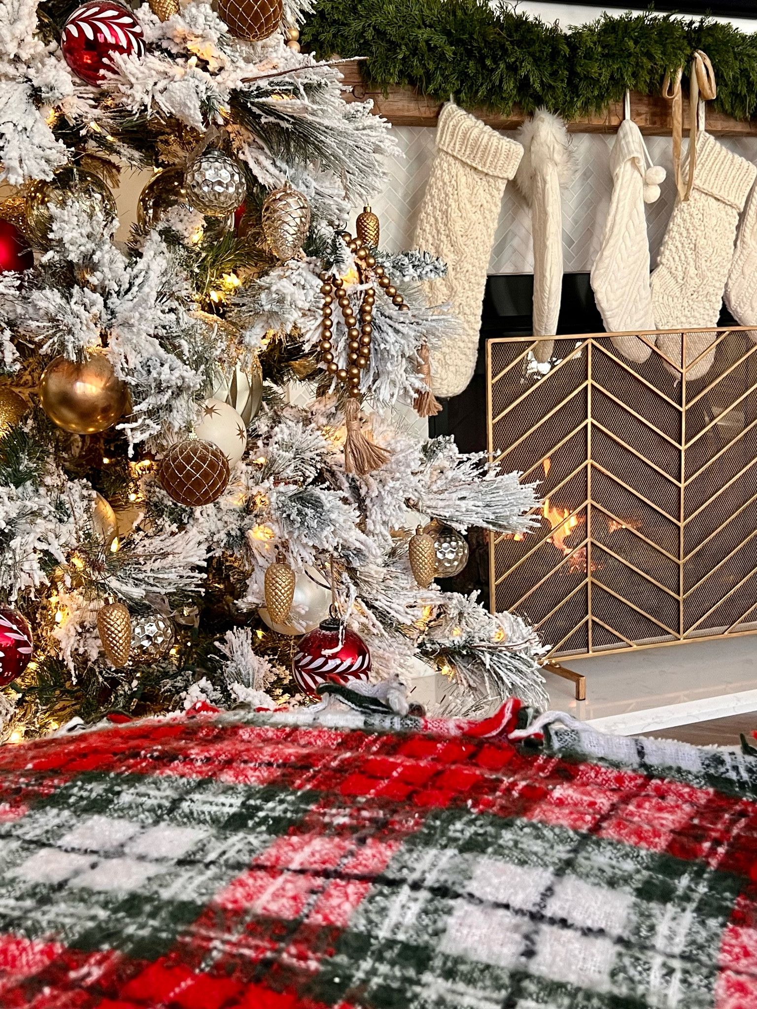 Cozy Christmas details 

Christmas tree decor
Holiday home decor
Fireplace decor
Christmas tree ornaments 


#LTKSeasonal #LTKHoliday #LTKHome