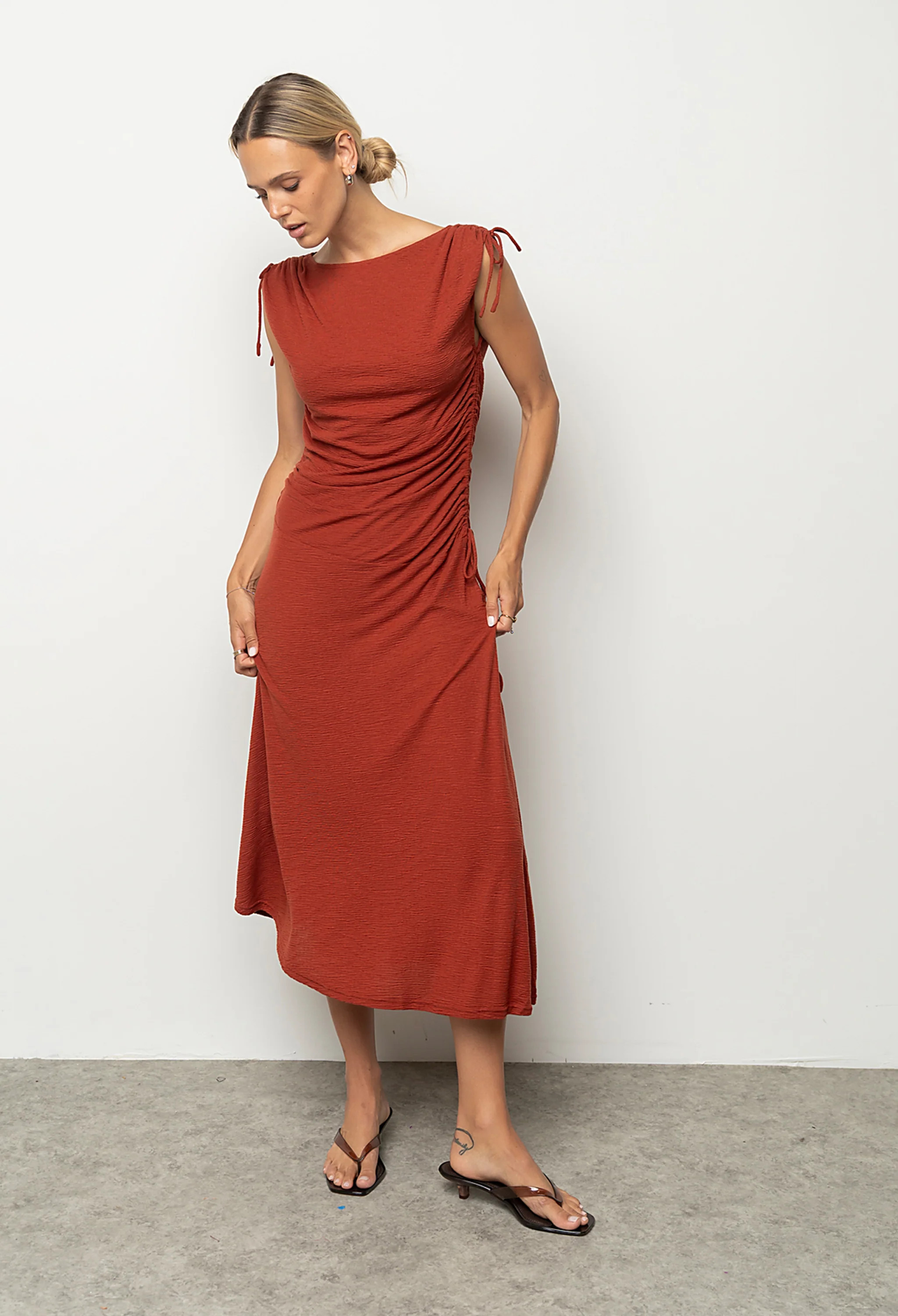Remi Textured Maxi Dress in Brick | Böhme US