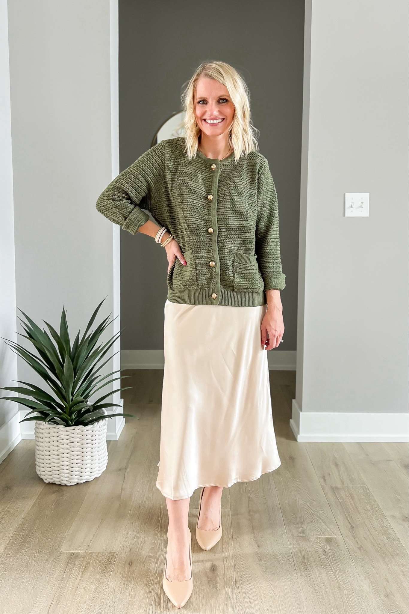 I love this green cardigan paired with the champagne skirt! This would make a great Thanksgiving outfit! Cardigan- small || skirt- xs || shoes- out of stock, linked the same brand  

#LTKfindsunder50 #LTKstyletip