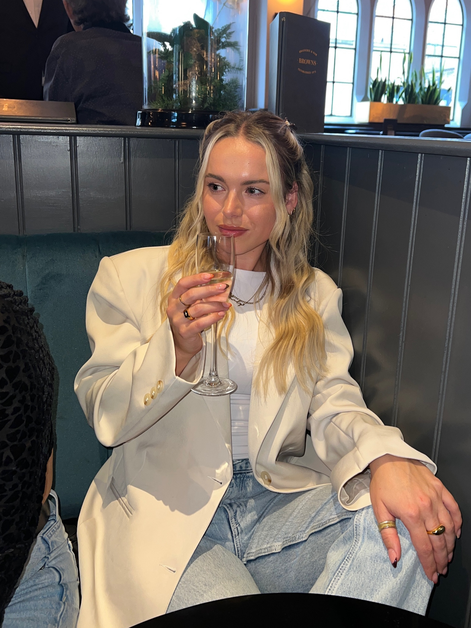 Brunch outfit 🥂🤍✨

Smart casual, day drinks, bottomless brunch, over sized blazer outfit 


#LTKSeasonal #LTKfindsunder50