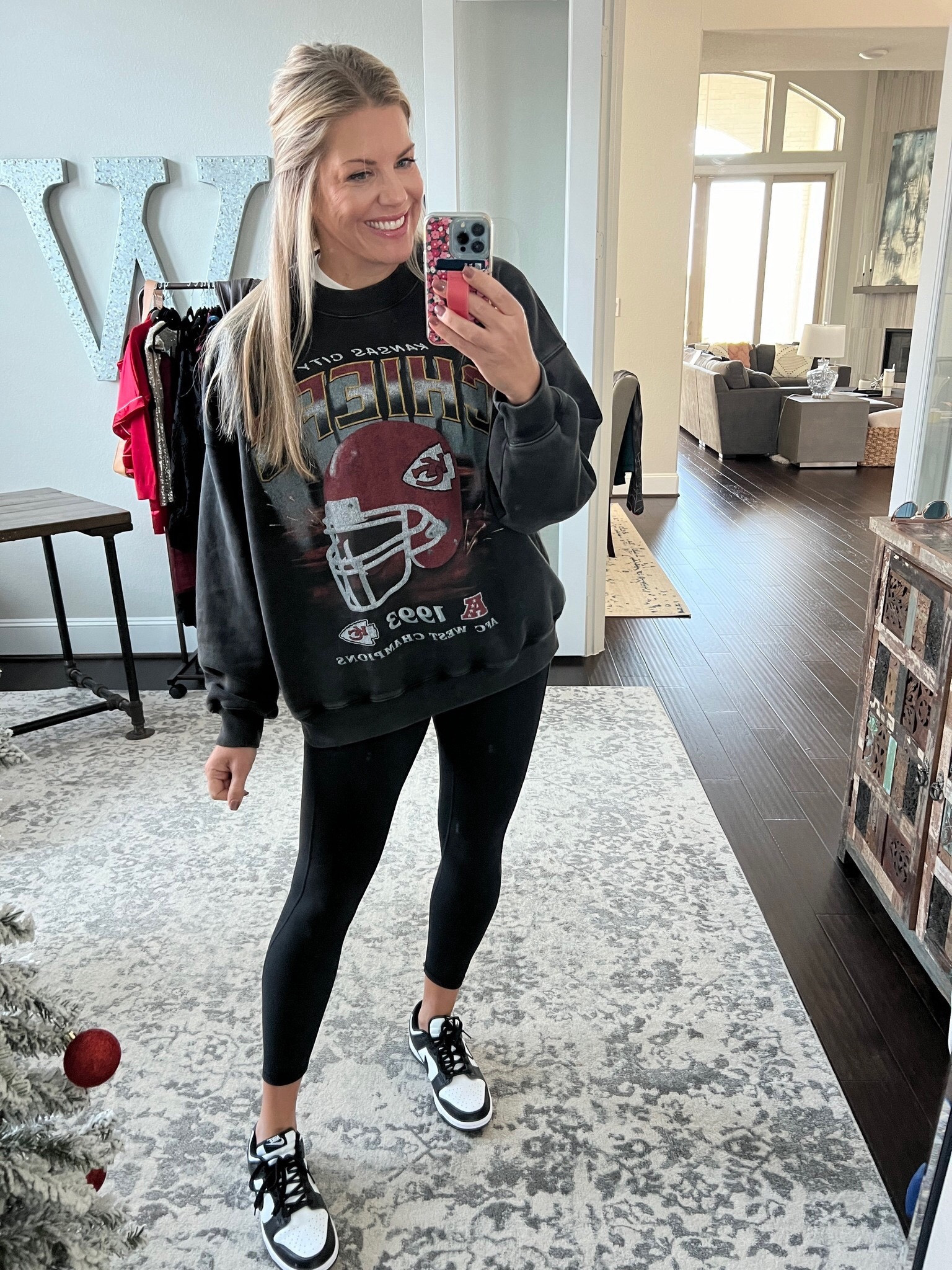 Game Day Outfit Inspo 

Casual  Kansas chiefs  football game day  comfy outfit  cozy outfit  black leggings  oversized sweater  everyday wear  college outfits  FitMomming 

#LTKStyleTip #LTKSeasonal #LTKBacktoSchool