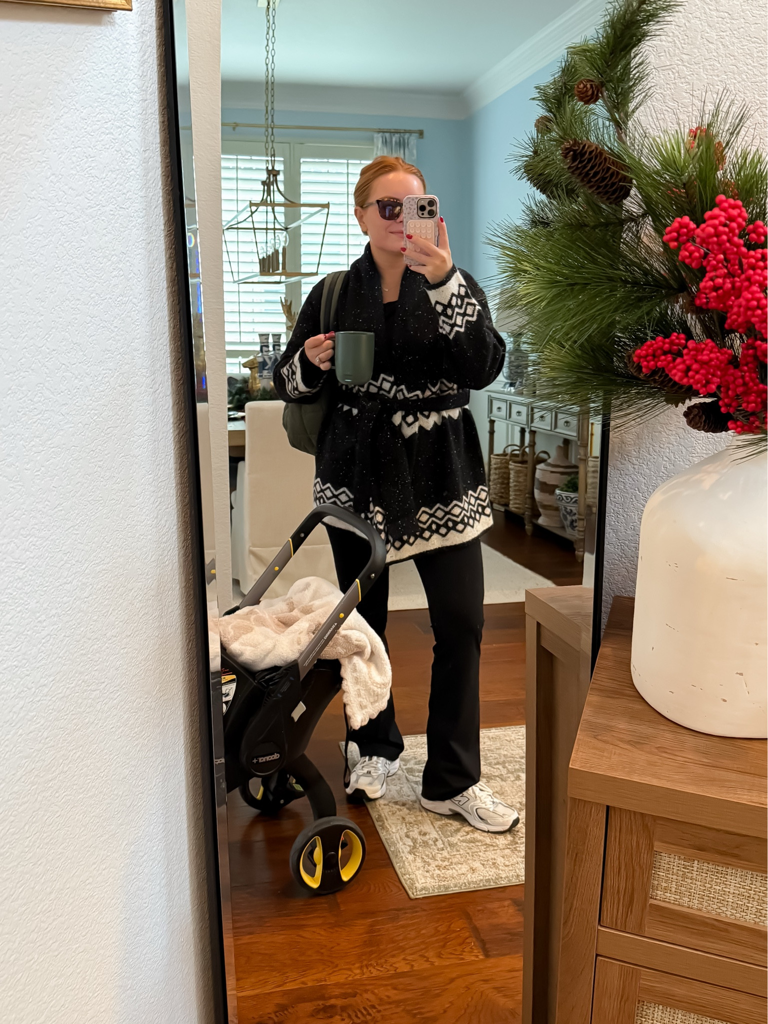 Casual, cozy, and made for busy days 🤍
These sneakers pair effortlessly with statement sweaters and everyday layers, making them ideal for stroller walks, errands, and all-day wear. Comfortable outfits that still feel intentional.
