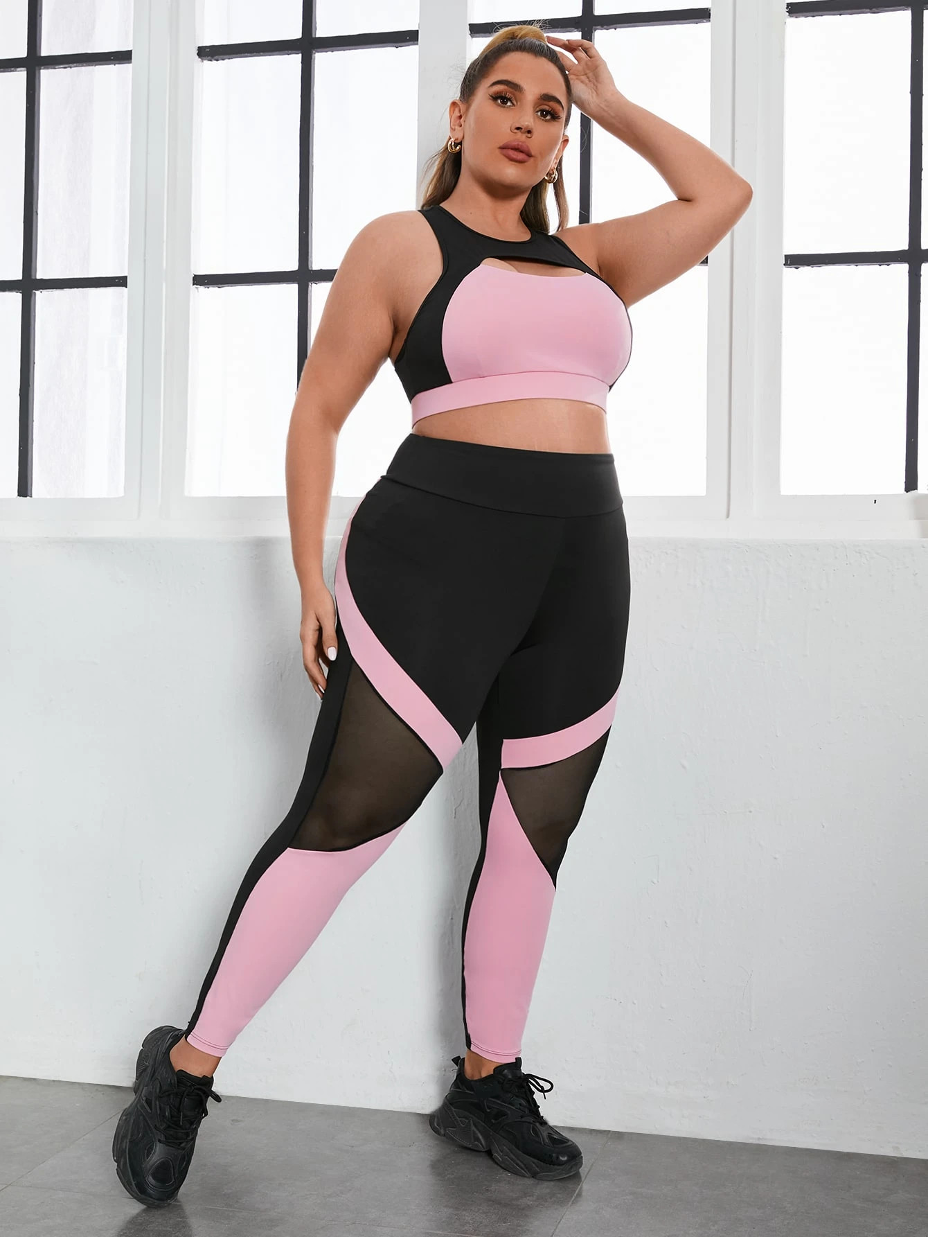 Plus Lightweight Cut Out Contrast Mesh Two Tone Sports Set | SHEIN
