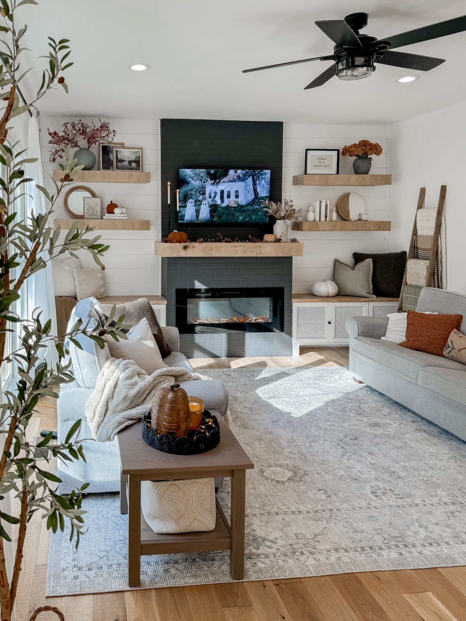 Fall living room decor linked 🍂



#LTKHome #LTKSeasonal #LTKHalloween