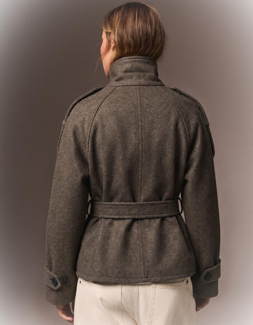 Trenchjacke mit Trichterkragen - Jacken und Trenchcoats - Damen | Bershka DE