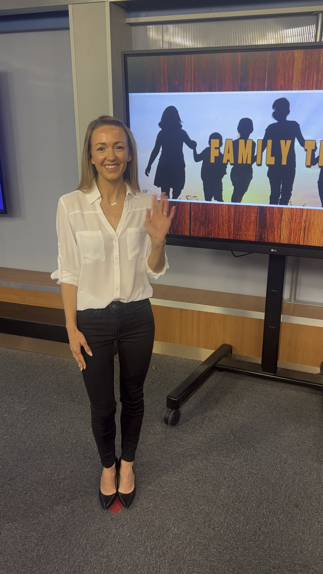 What I wore to one of my monthly news segments! #workingmom #workwear #staplepieces