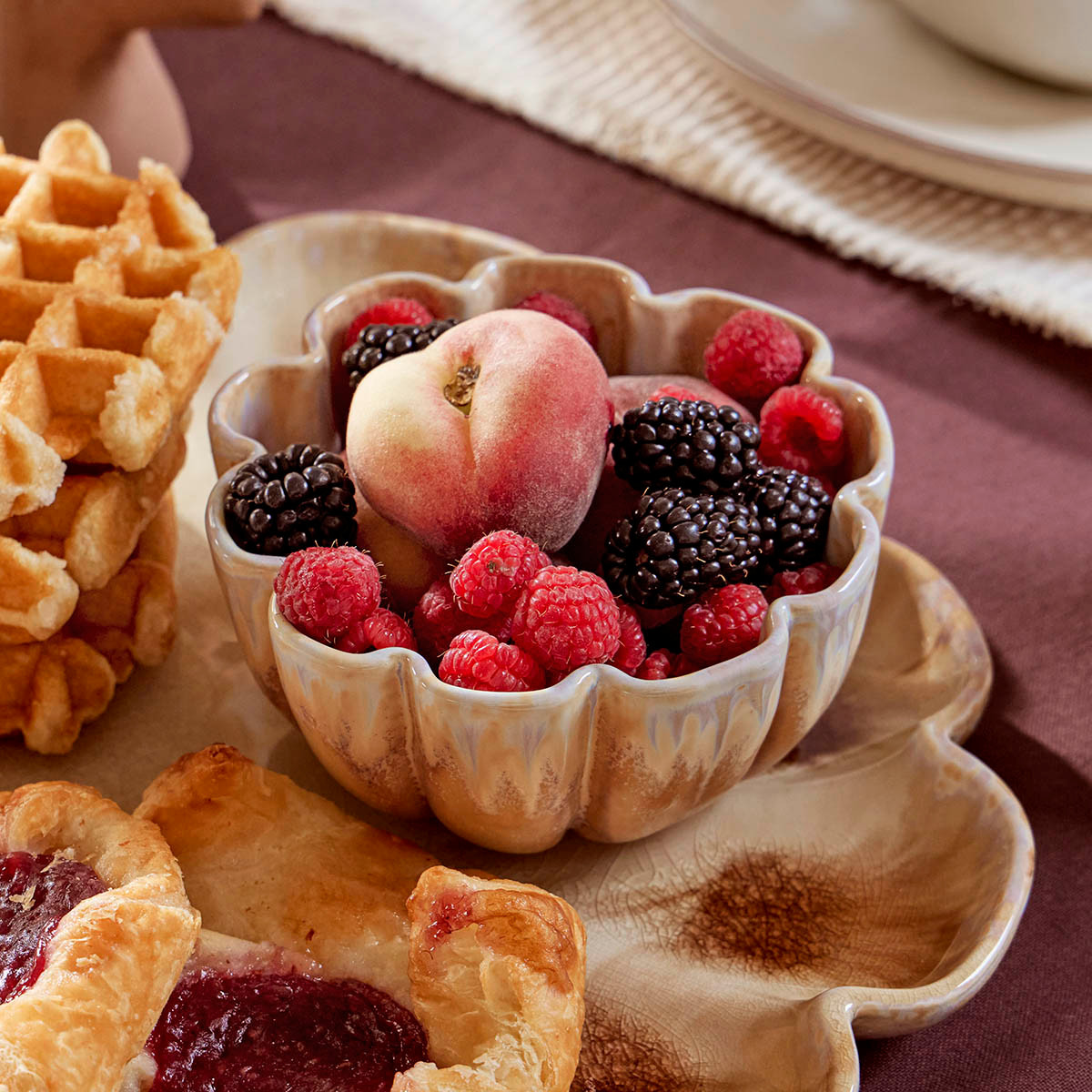 Savannah Glazed Scalloped Bowl | Pillow Talk AU