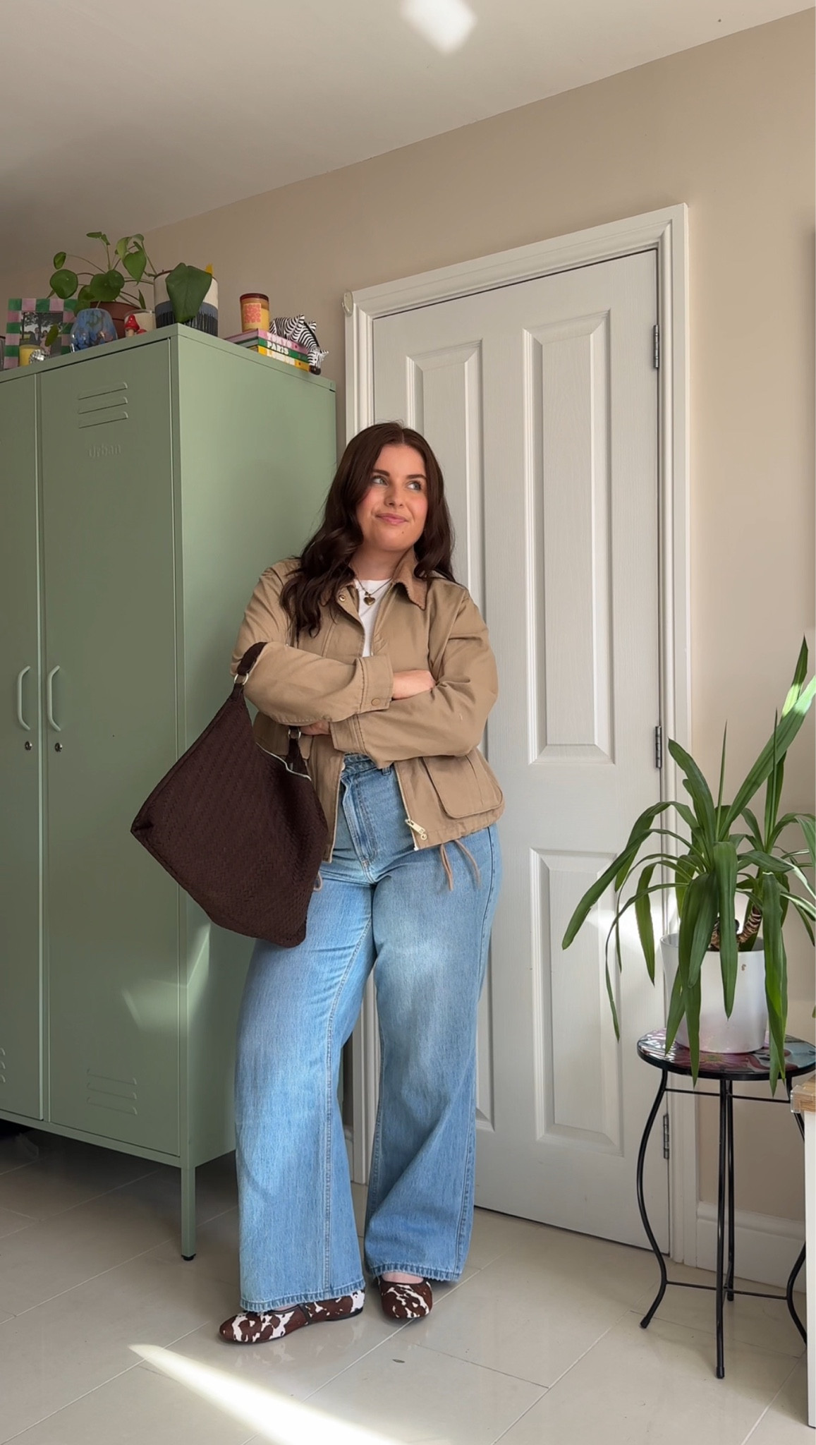 Sizing wise:

14 in the jacket
L in the top
31 R in the jeans!

Light jacket, jeans outfit, Hollister jeans, matalan jacket, brown bag, pull and bear bag, cow print, cow print pumps, ballet flats, autumn outfit, basic autumn outfit, casual autumn outfit 

#LTKautumn #LTKmidsize #LTKuk