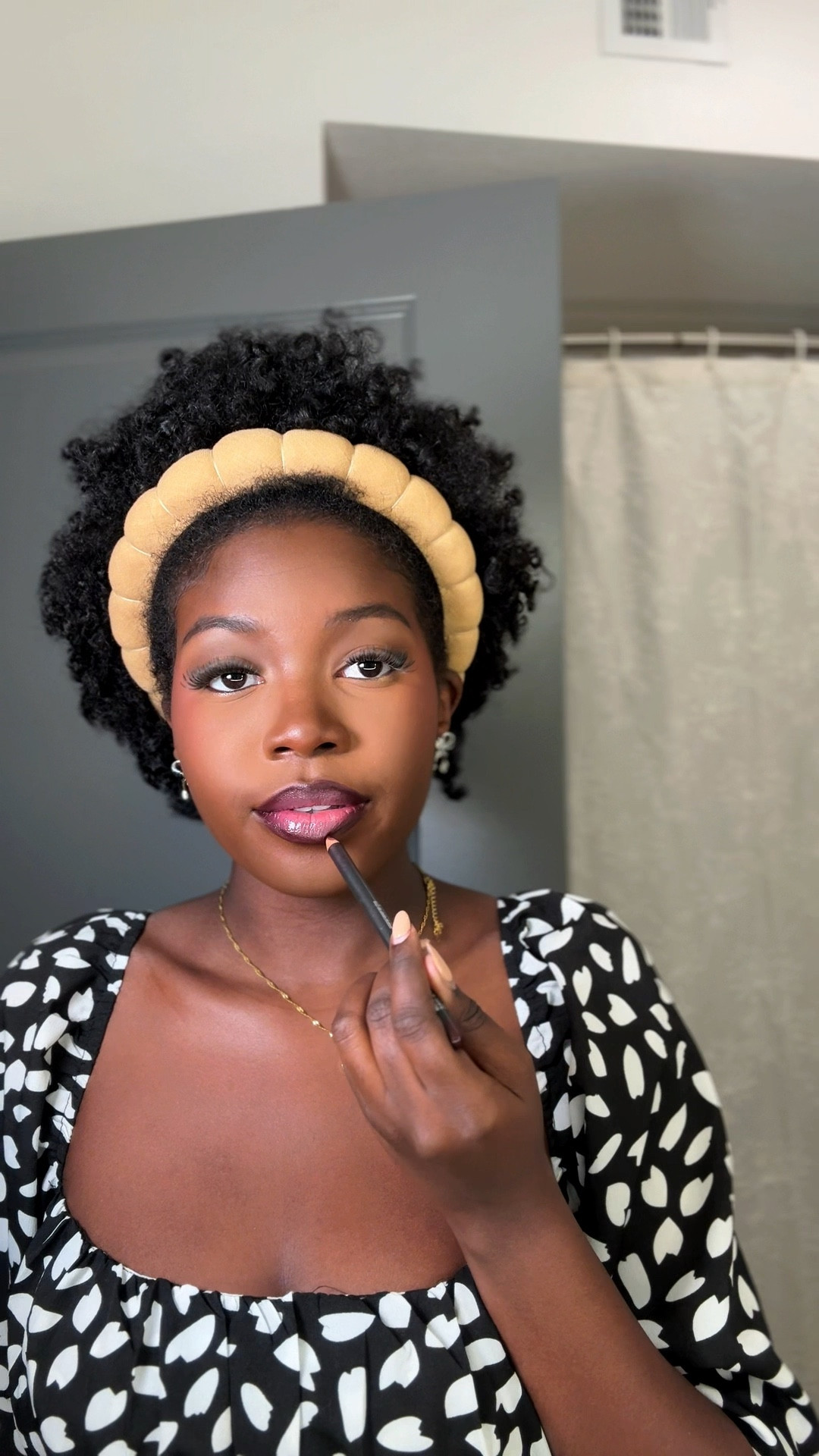 Everyday soft glam makeup with a berry lip combo

#LTKWatchNow #LTKBeauty #LTKFindsUnder50