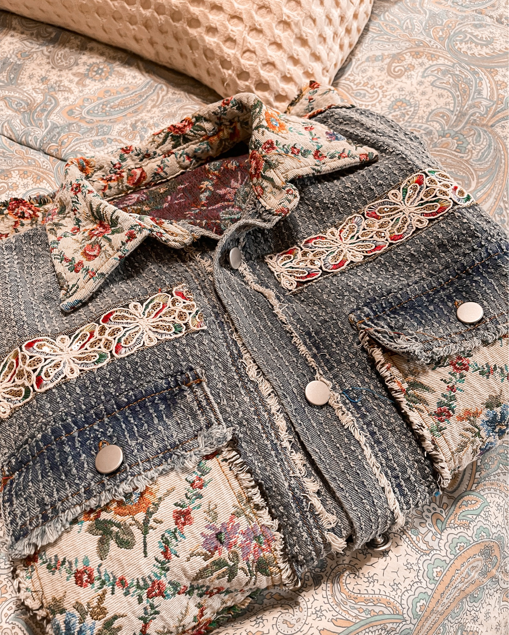 The prettiest cottage core tapestry denim jacket.
Excellent quality and looks so high-end.

Selling out FAST. 💃🏻 

#LTKSaleAlert #LTKSpringSale #LTKootd