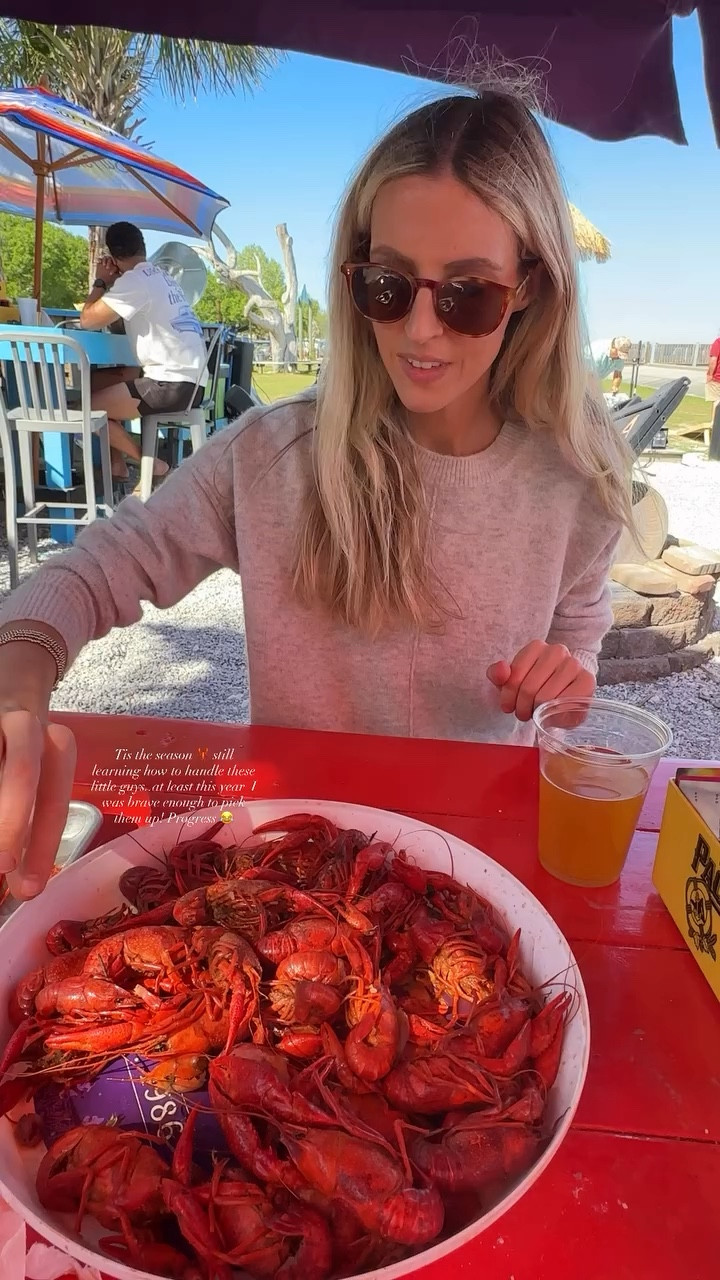 Tis the season 🦞 still learning how to handle these little guys..at least this year  I was brave enough to pick them up! Progress 😂

#LTKdayinmylife #LTKfoodie