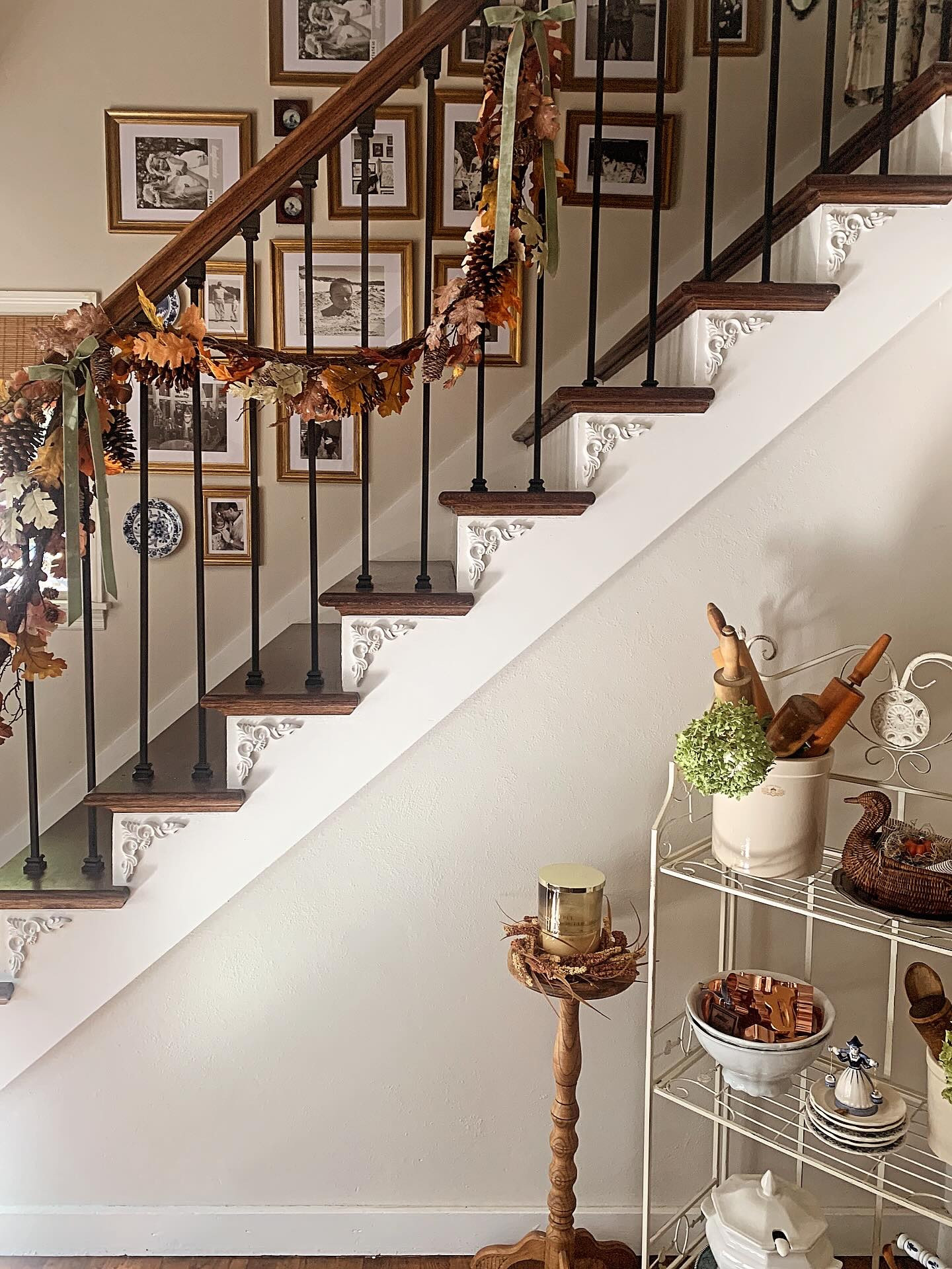 I added some treasures to the gallery wall along the stairs today. The lighting was too perfect not to capture the update. I think I’m going to take this gallery all the way to the ceiling!

#englishcottage #cottage #cottagecore #cottagecoreaesthetic #cottagecorestyle #frenchcountrystyle #frenchcountry #frenchcountrydecor #traditionalhomedecor #traditionalhome #traditionalhomes #antiques