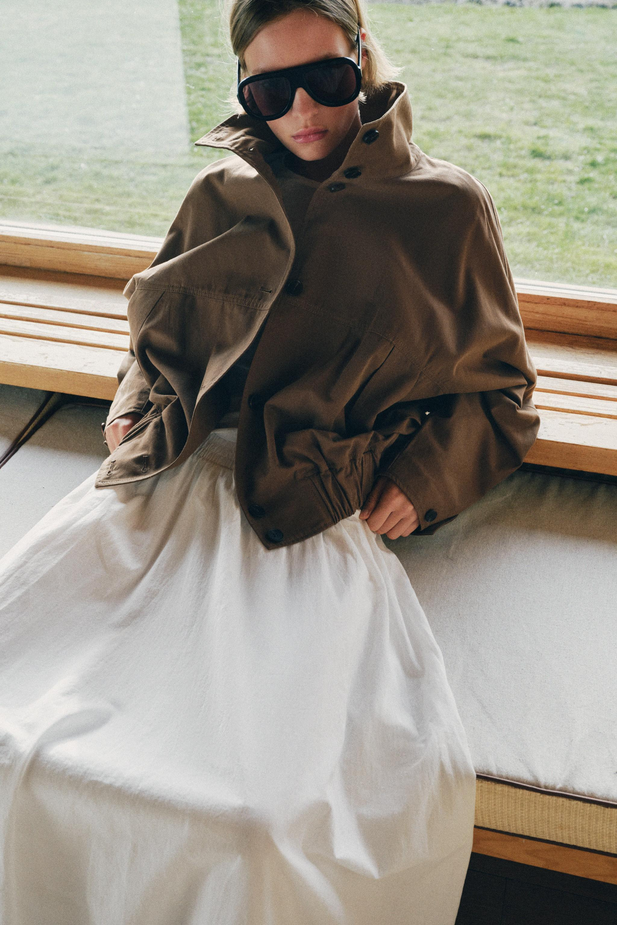 Jacket with a high collar and long sleeves. Front pockets. Elasticated hem. Button-up front. | Zara UK