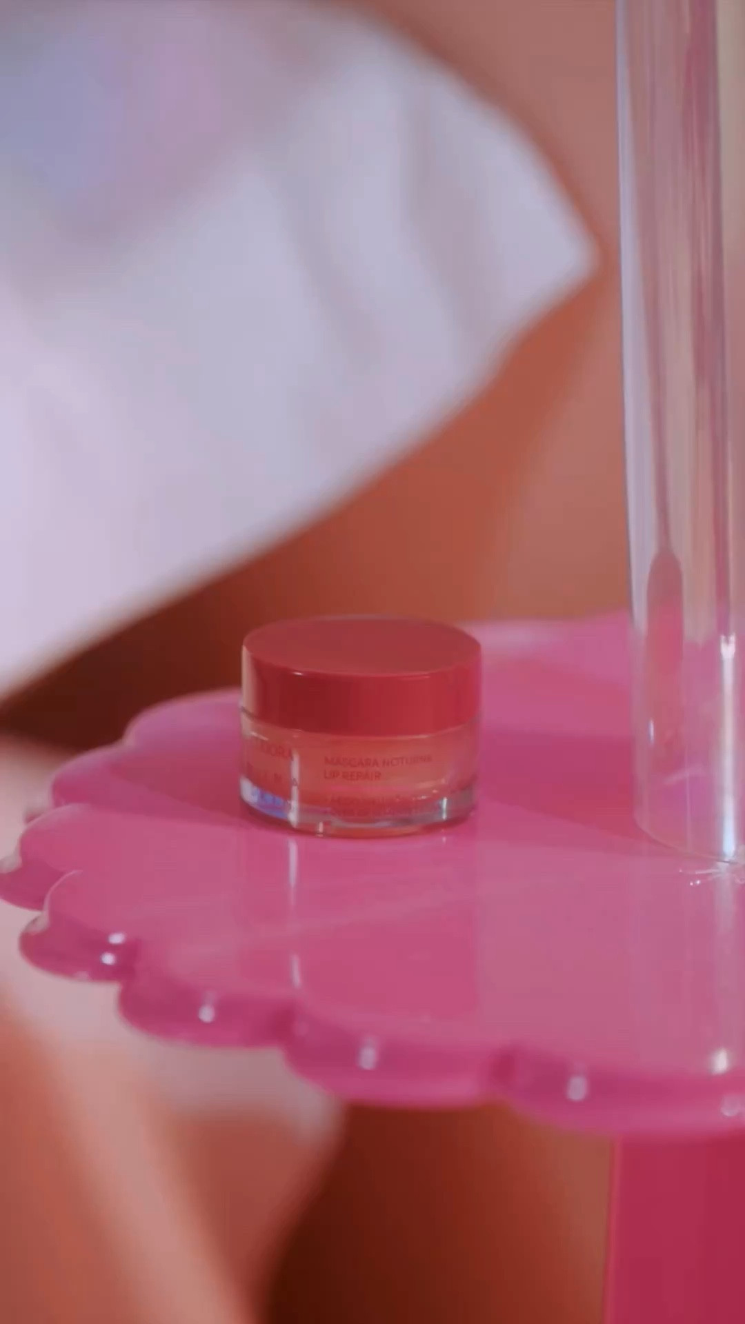 Para lábios de boneca: Máscara Labial Noturna Lip Repair NiinaSkin, vai acordar no dia seguinte com lábios renovados e hidratados. Boa noite 🌙😴

#LTKbrasil #LTKbeauty