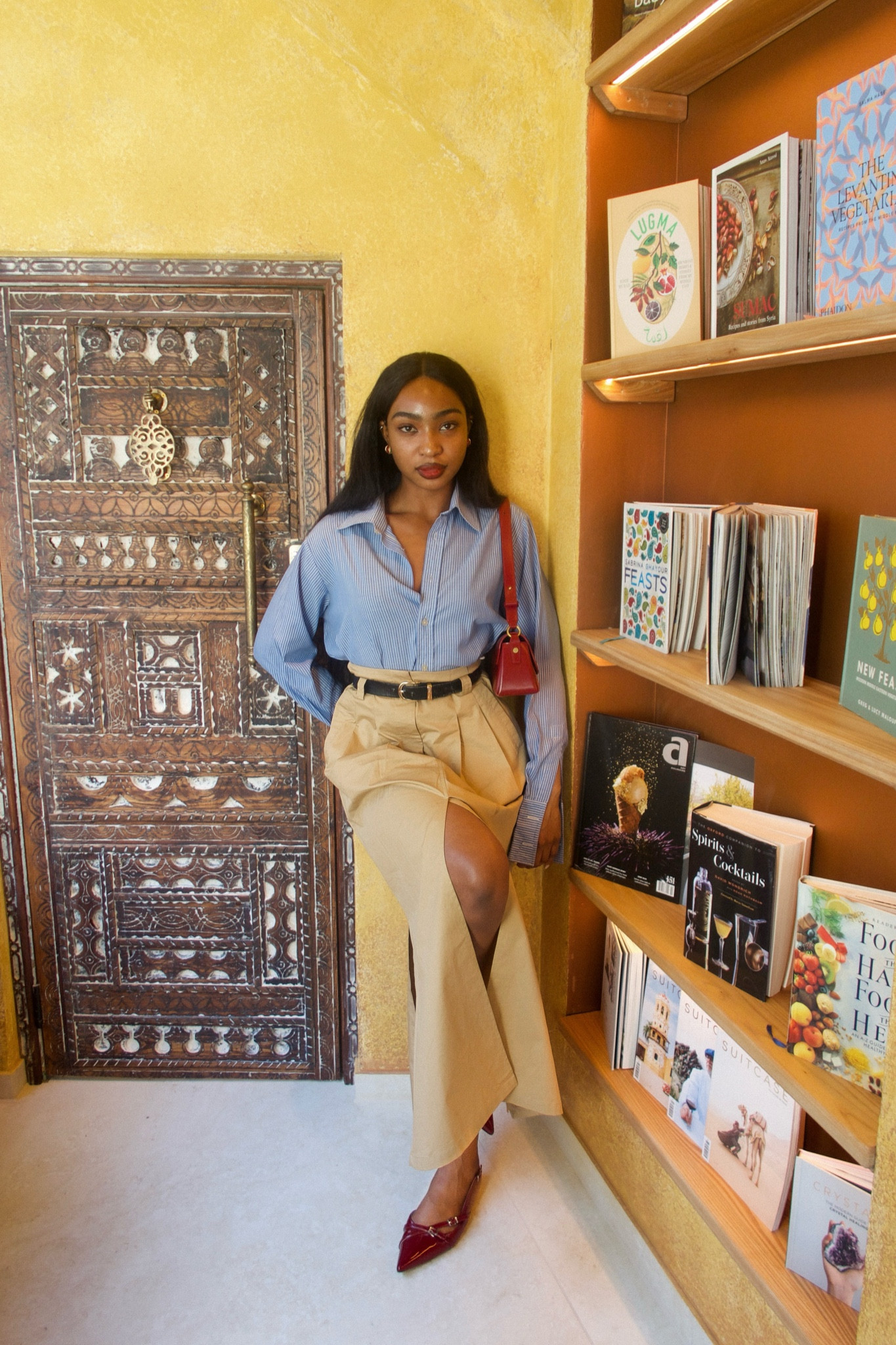 A very timeless and elegant city look.

Khaki skirt, blue shirt, midi skirt outfit, Commense, timeless fashion, justfab, elegant summer outfitt

#LTKSeasonal #LTKeurope #LTKstyletip