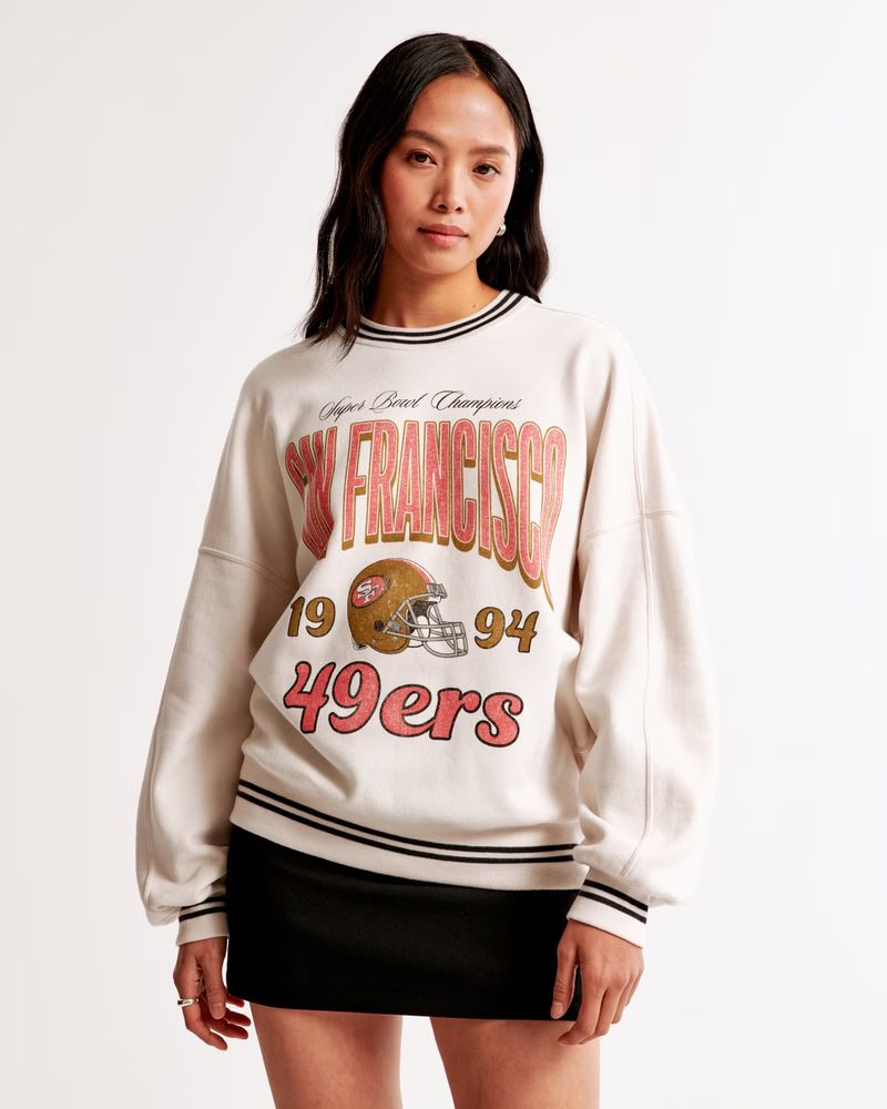 Women's San Francisco 49ers Graphic Oversized Sunday Crew | Women's Tops | Abercrombie.com | Abercrombie & Fitch (US)