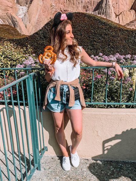 Cute outfit for exploring Disneyland!

Spring outfit 
Vacation outfit 
Disney outfit 
Minnie ears
Amazon fashion 
Amazon finds 

#LTKtravel #LTKstyletip #LTKSeasonal