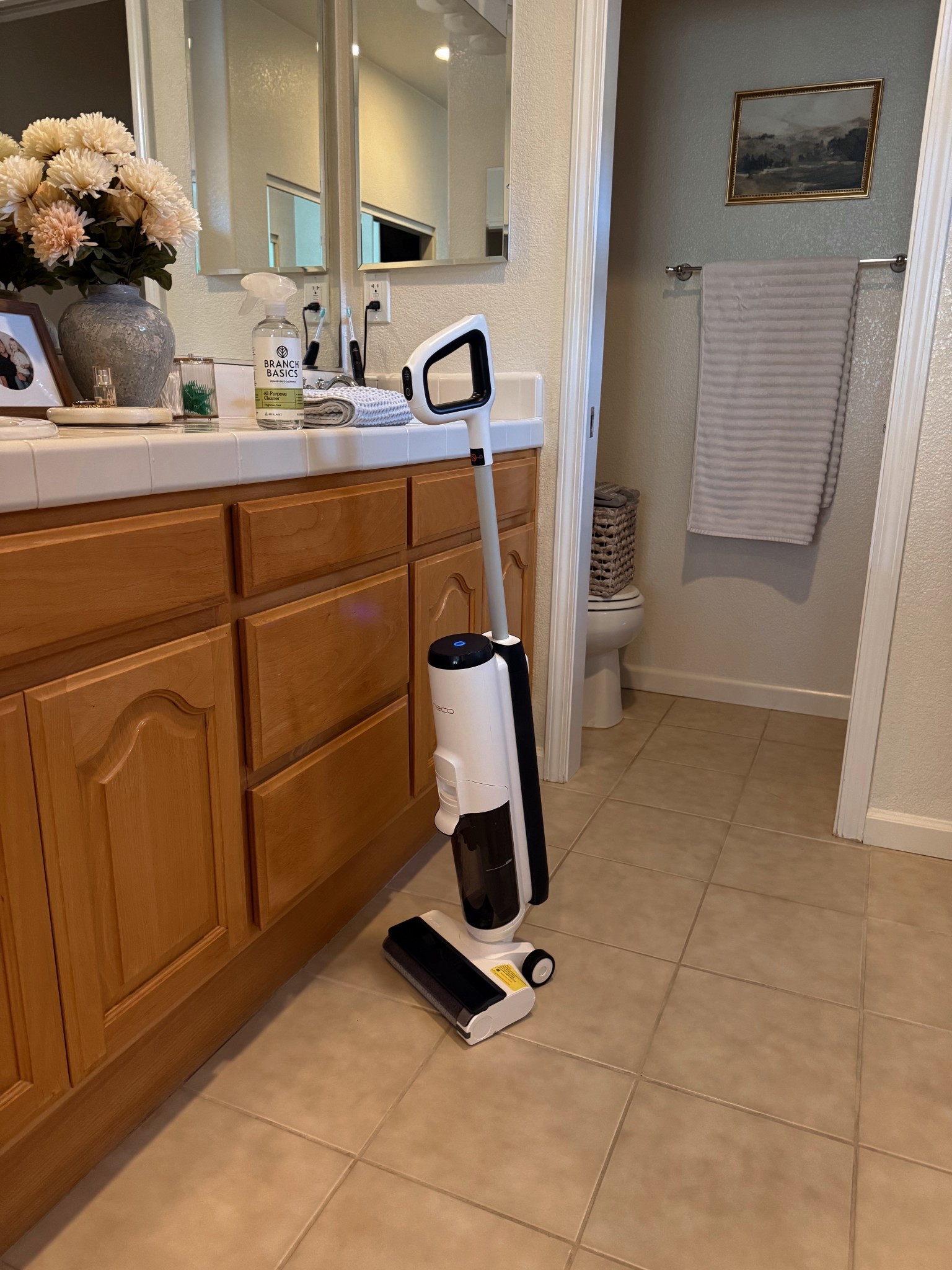 I’m literally obsessed with this wet dry mop! Cleans my floors so well and SO easy to use and clean 🙌 I will never use a regular mop again! 