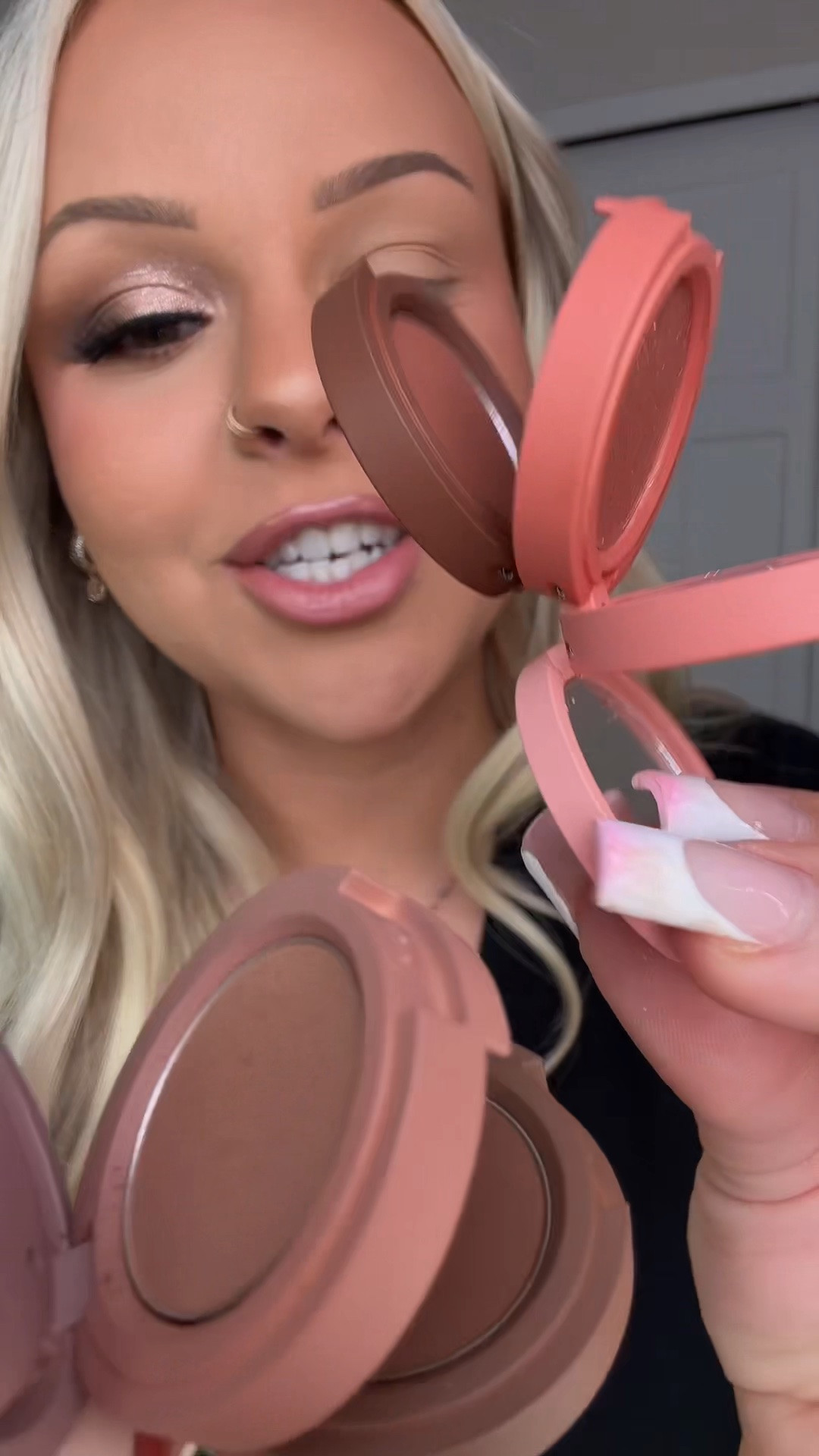 An Eyeshadow Palette that’s designed to make your eyes pop✨💕 and it’s SO EASY!! I’m wearing the shade “Chocolate Dahlia” but I linked all of the shades below!!! There is a color chart in the listing to find out which one will flatter you! 💕✨