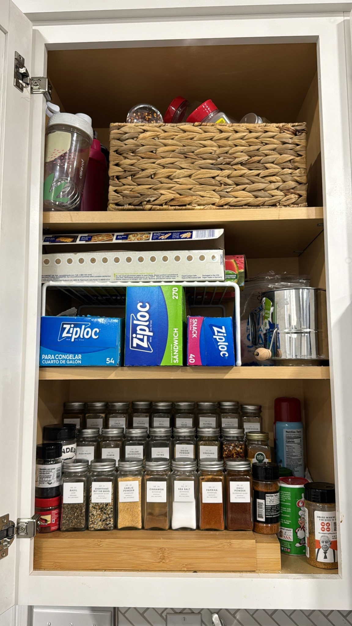 kitchen cabinet organization from @wayfair #Ad #Wayfair
#NewYearNewYou #WayfairPartner 