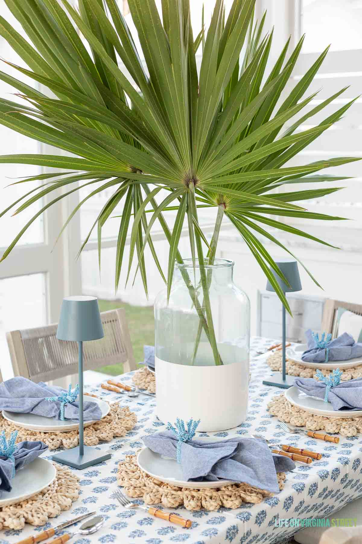 Outdoor dining tablescape 🙌🏻🙌🏻

#LTKSeasonal #LTKHome #LTKdayinmylife