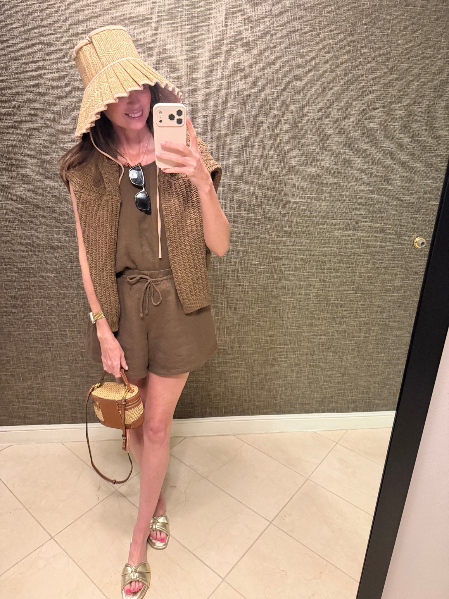 the easiest summer outfit! i’m wearing a small in the top and a small tall in the shorts. 🤎