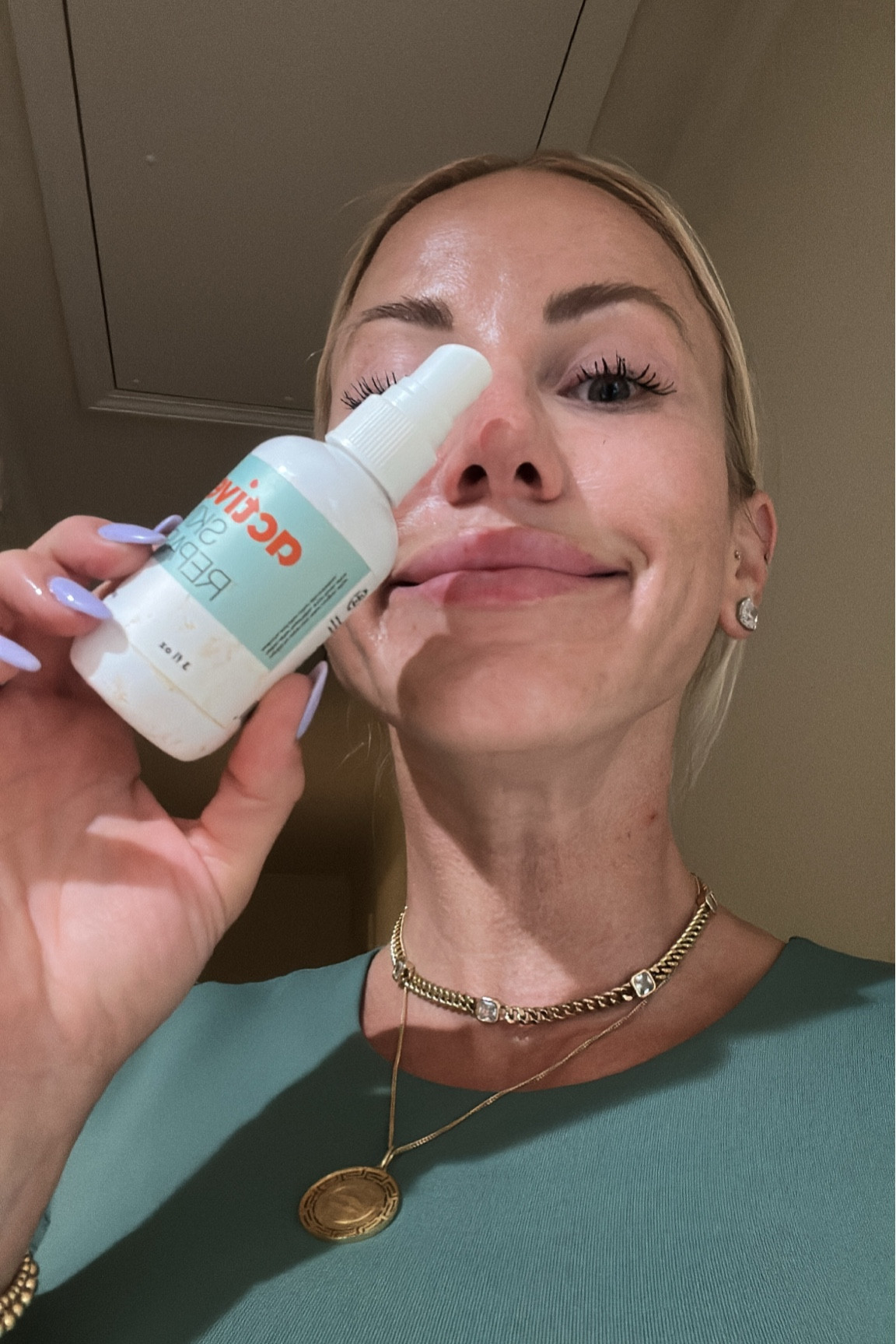 I SWEAR BY THIS. ALWAYS SPRAYING. 

Work then spray 
Flight then spray 
Kids touch your face then spray
Workout then spray 
Any kind of sweating then spray! #acne #skincare #acneskin

#LTKbeauty #LTKstyletip #LTKtravel