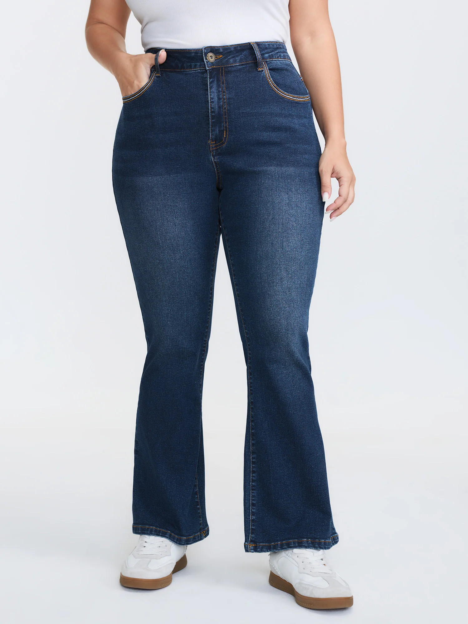 Mid-Rise Curve-Flattering Bootcut Jeans | Bloomchic