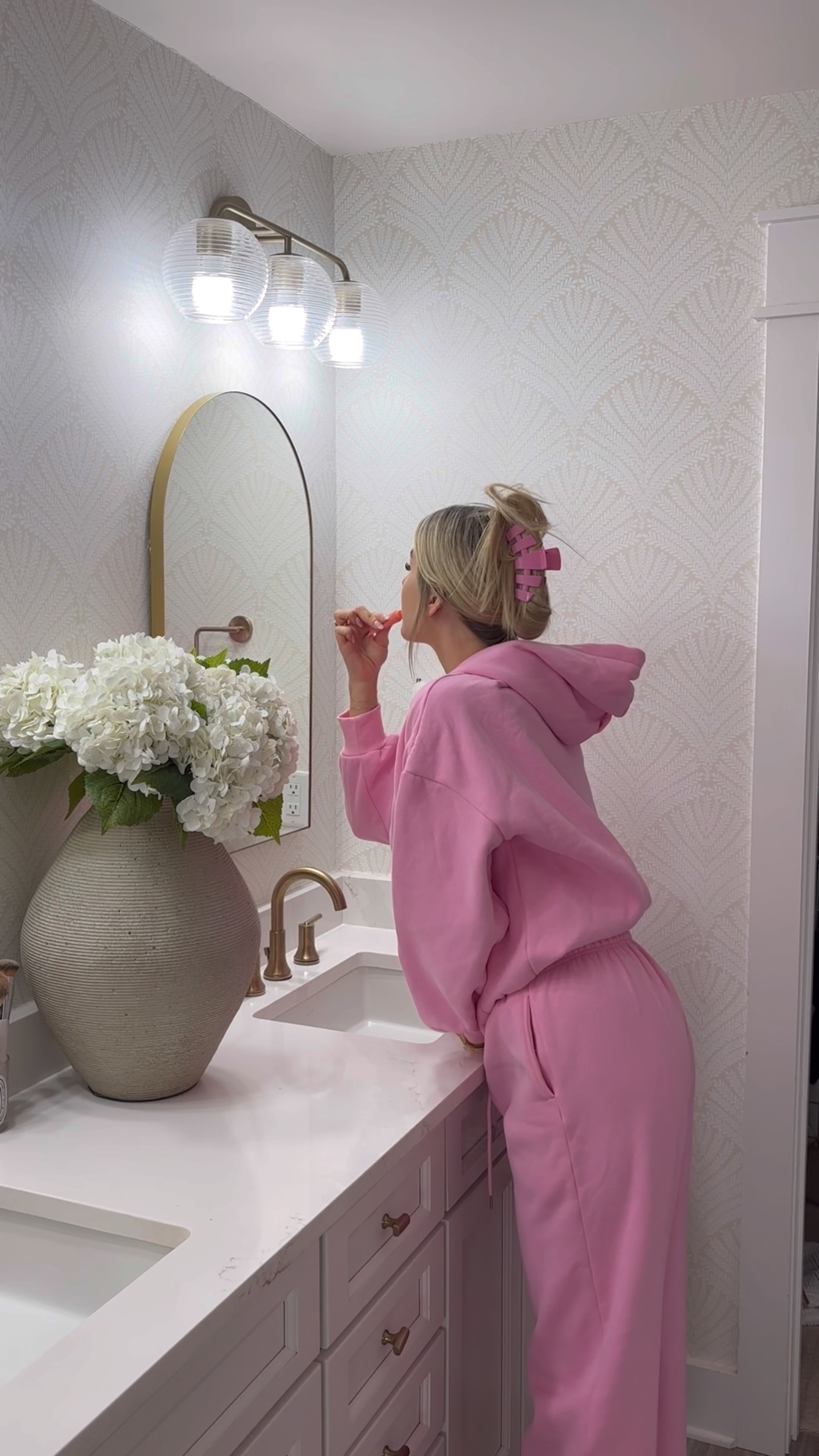 Organize my bathroom drawers with me 🩷

Bathroom clean out
Bathroom organization 
Pink  set from Amazon 

#LTKFindsUnder50 #LTKHome #LTKWatchNow