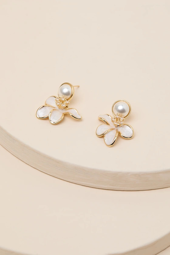 Petula 14KT Gold Pearl Flower Drop Earrings | Lulus