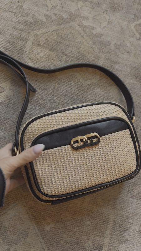 Summer raffia crossbody bag under $20. Lots of pockets and the perfect size for summer.

#LTKVideo #LTKItBag #LTKStyleTip