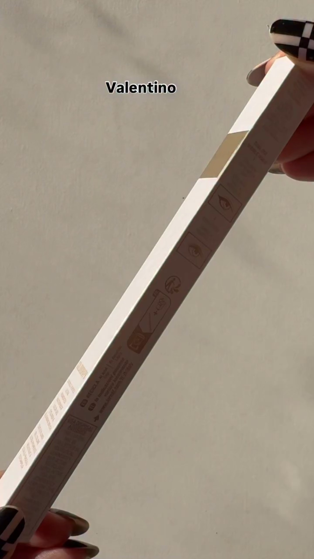 I got this @valentino.beauty Colorgraph Waterproof Gel Eyeliner Pencil in Silver Spark and I am so in love with it.. It glides over smoothly, is so very pigmented and is super versatile. Sharp enough for use in waterline, as an eyeliner but also easy to blend so you can use it for smoky eyes.. I have been using the silver spark shade in my waterline and the inner corners for that pop to take my looks to the next level. Totally worth the splurge.

#gifted #valentinobeauty #valentinoeyeliner #waterproofeyeliner #colorgraph #colorgrapheyeliner #colorgrapheyepencil #silvereyeliner #silvermakeup #silvereyeshadow #silvereyepencil #eyeliners #smudgeproofeyeliner