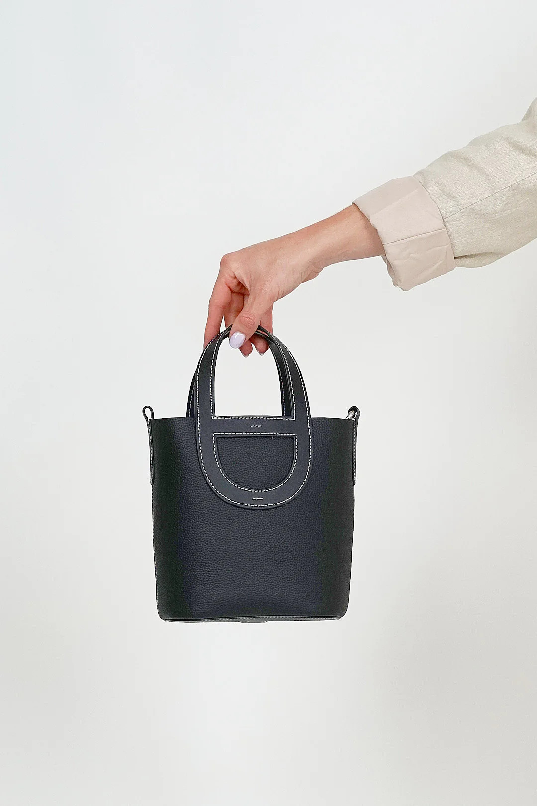 Loop Leather Bag Black | The Edit Boutique
